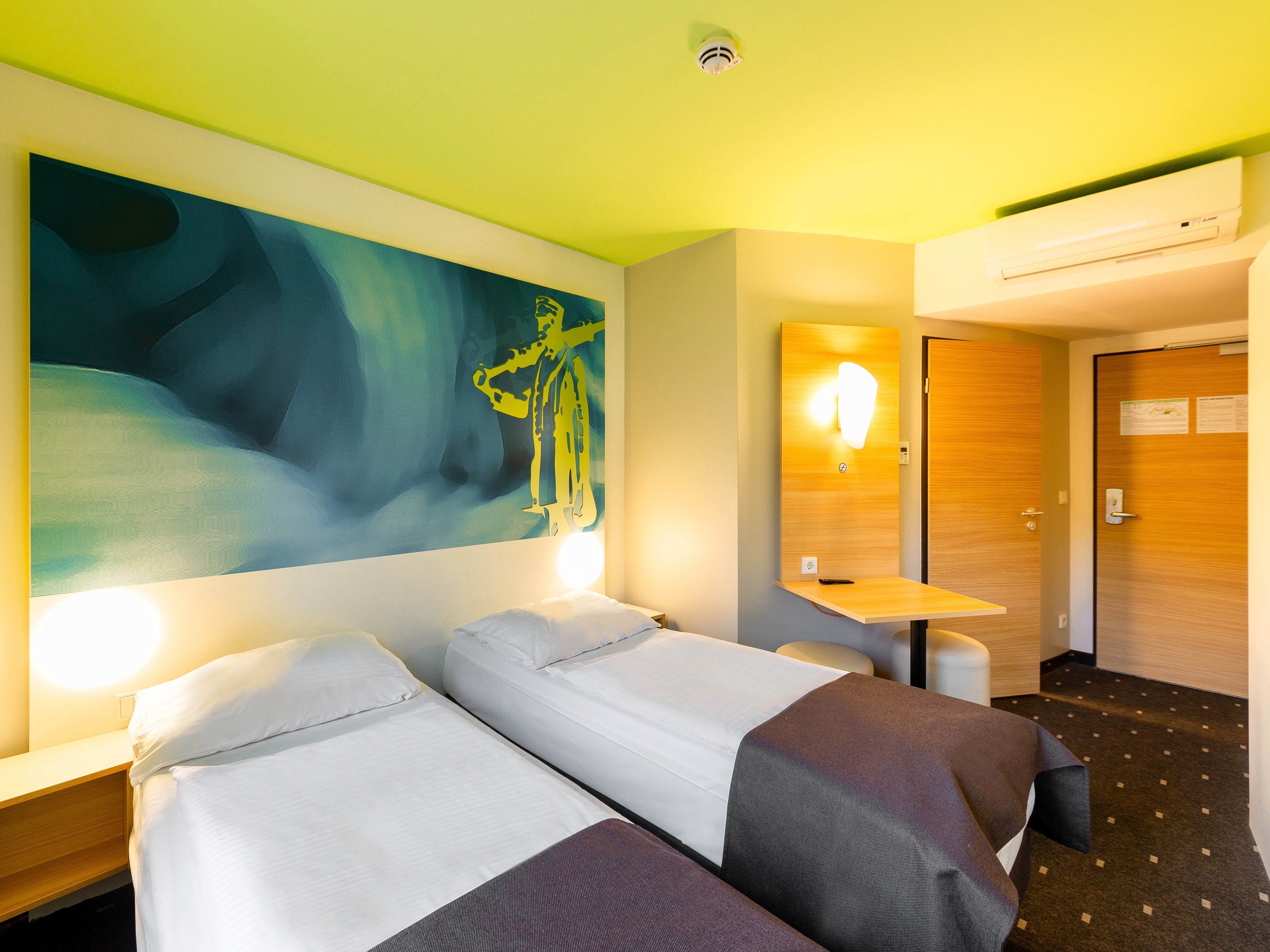 B&B HOTEL KREFELD-CITY-guestroom-Hotel Krefeld Double Room.jpg