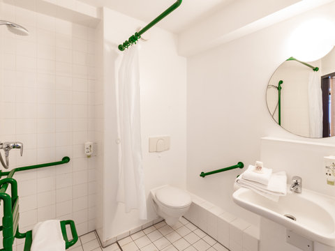 Hotel Hannover Nord Disabled Bath
