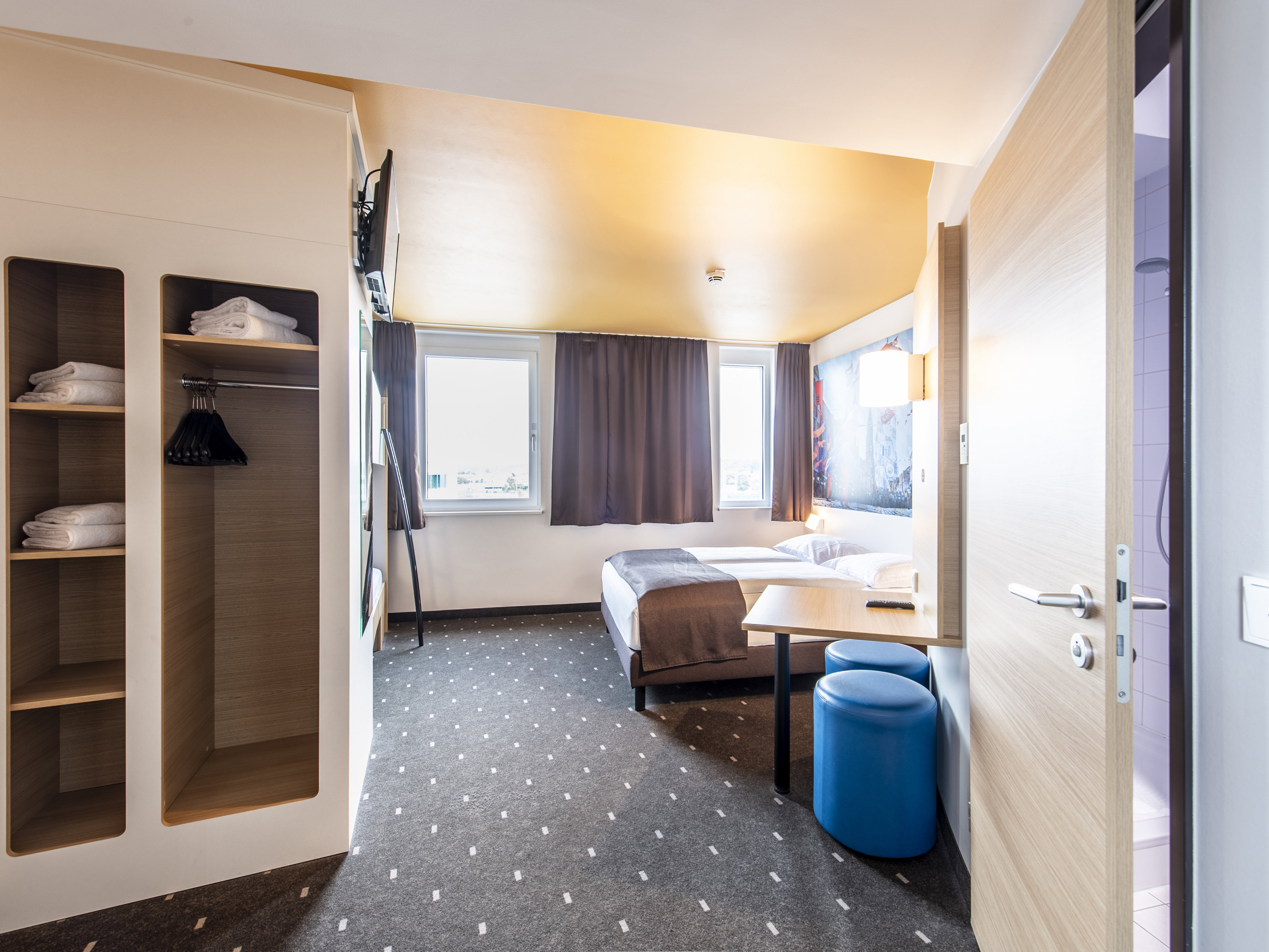 B&B HOTEL LANDSHUT-guestroom-Hotel Landshut Comfortfamilyroom.jpg
