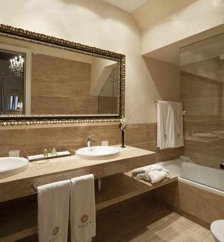 Suite With Terrace And Jacuzzi Bathroom