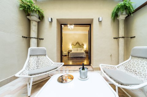 Premium Room With Courtyard