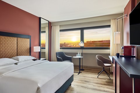 Club King Room