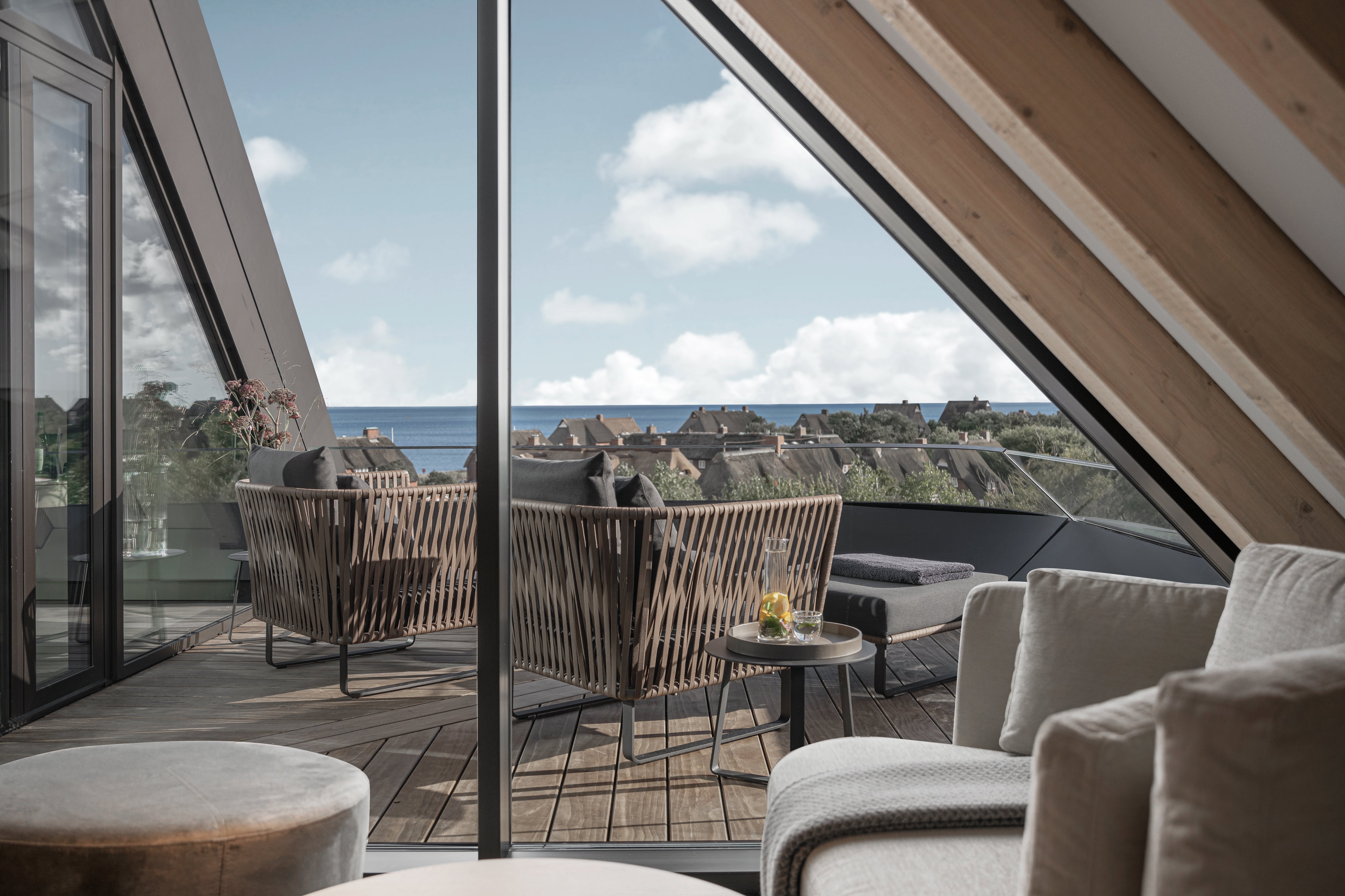 LANSERHOF SYLT MEDICAL HEALTH-guestroom-Superior Junior Suite Sea View.jpg