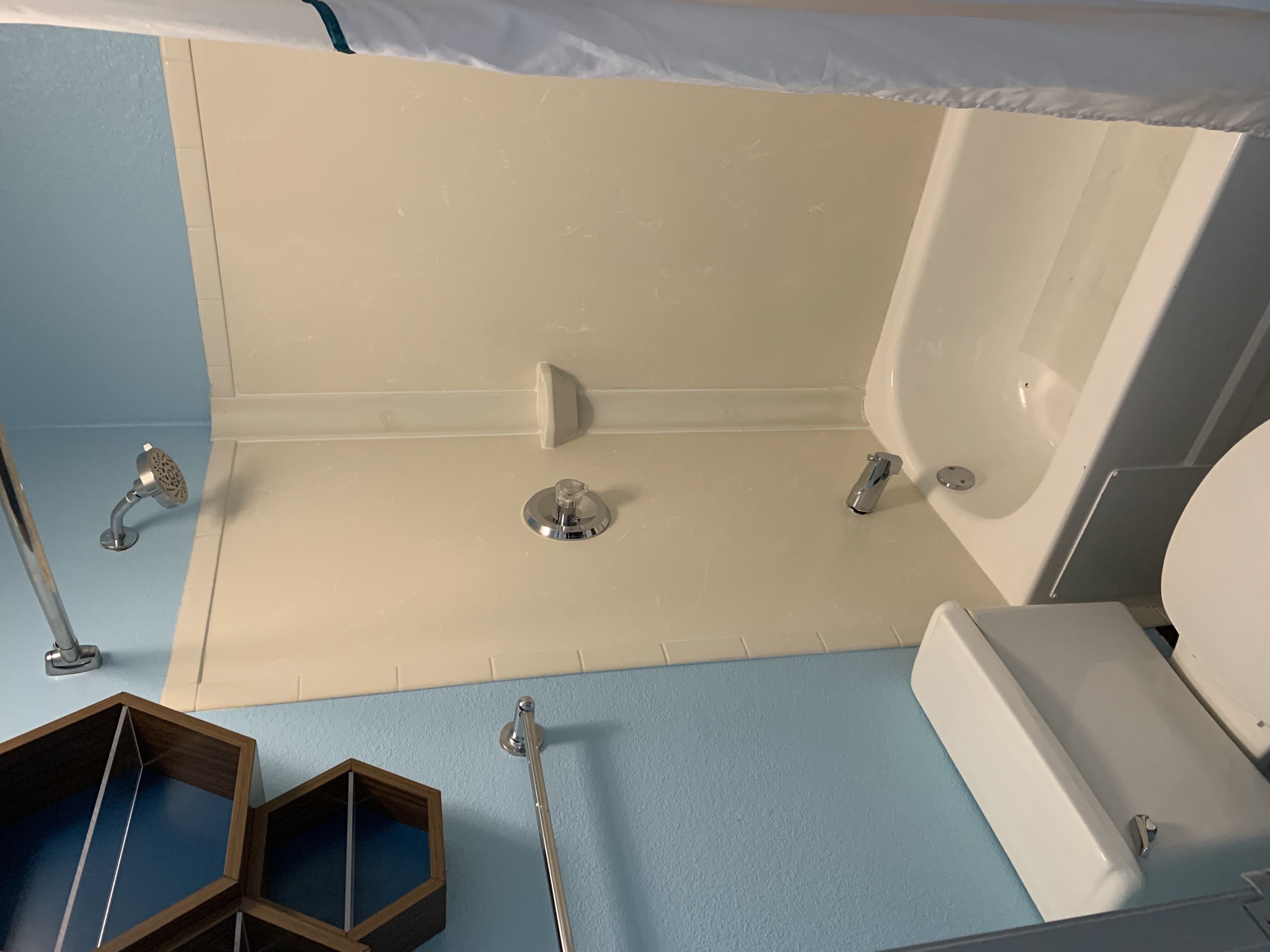 HOMETOWNE STUDIOS MYSTIC NEW LONDON-guestroom-Bath.jpg