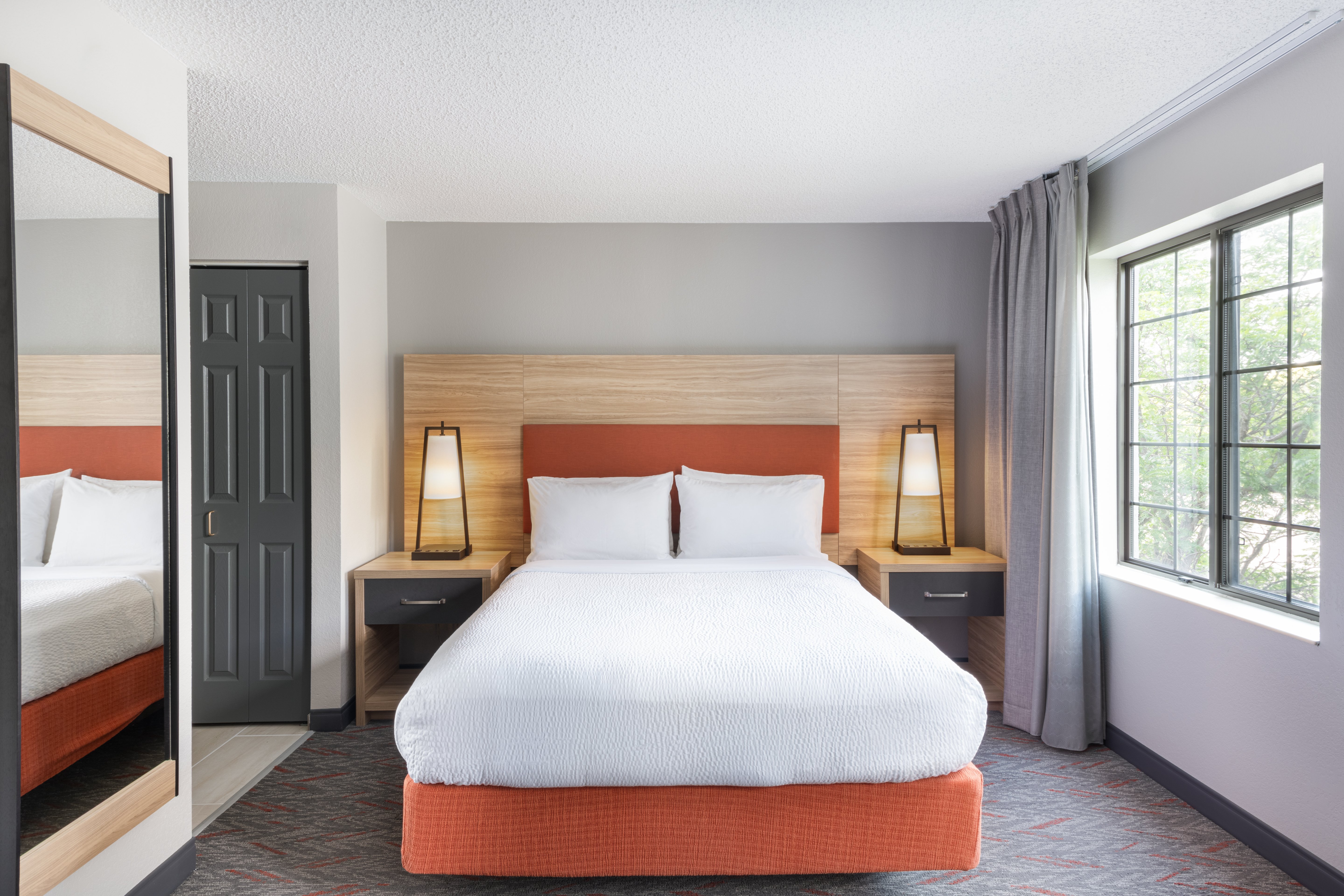 Newly Renovated 1 Queen Studio Suite