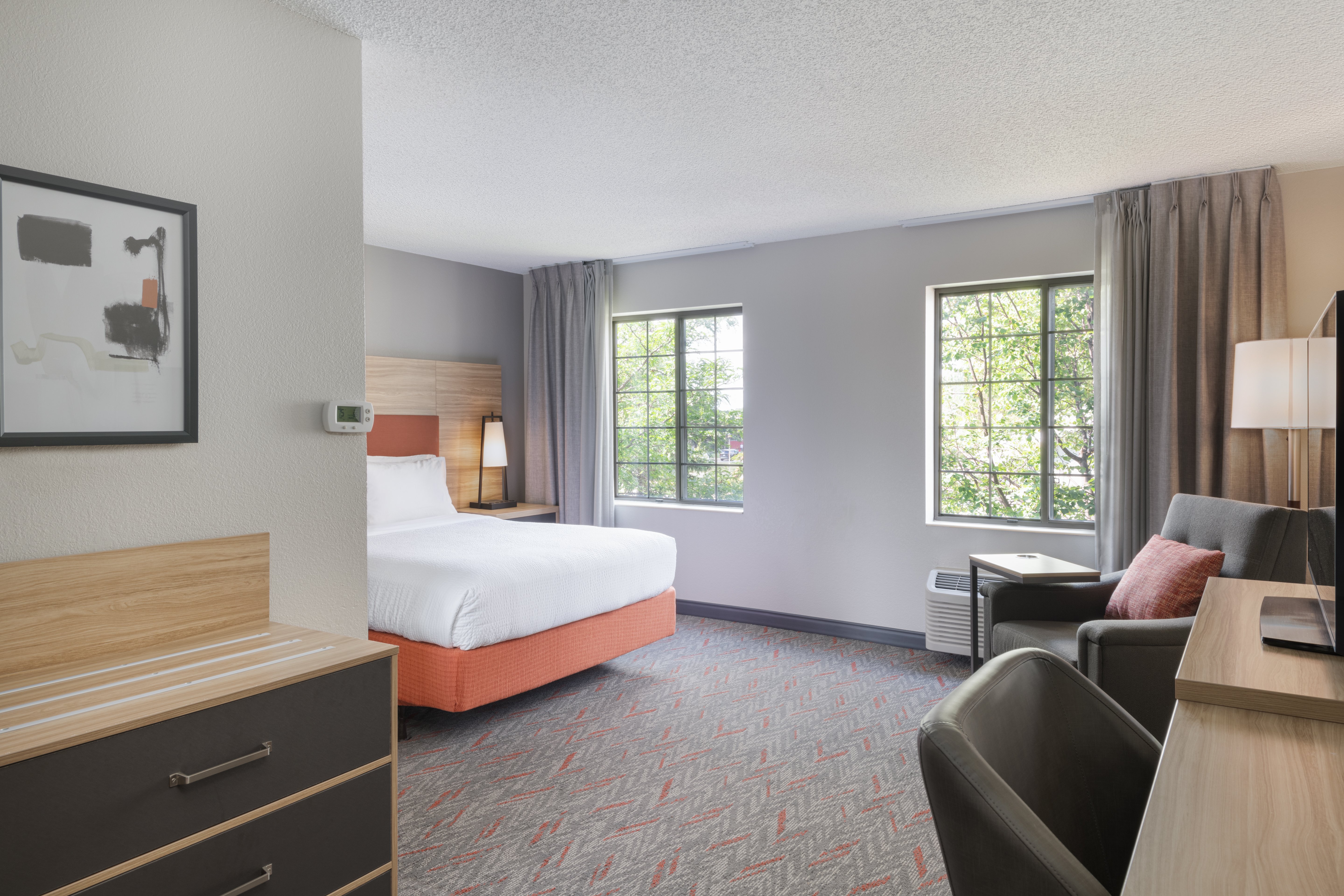 Renovated 1 Queen Studio Suite