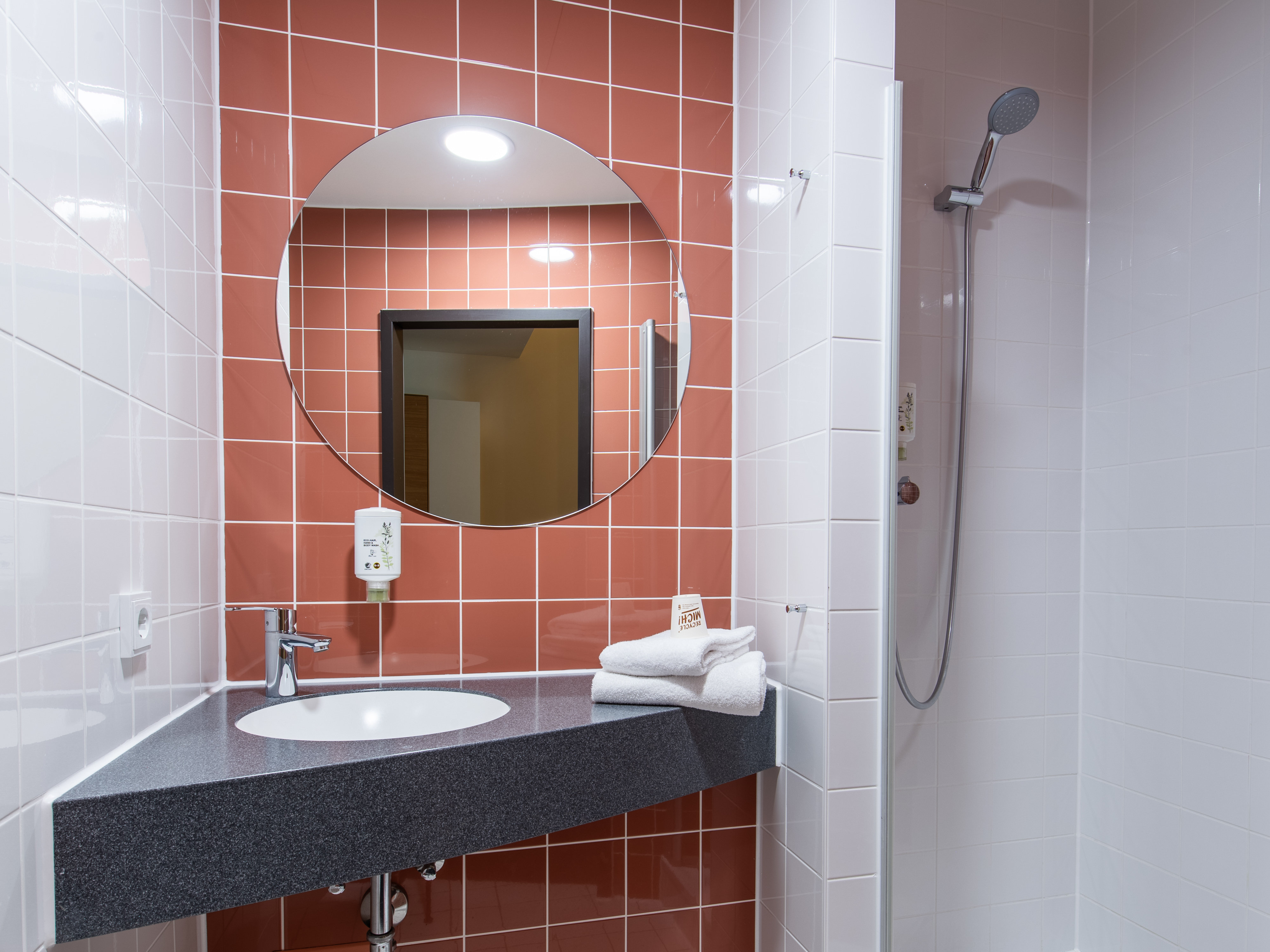 B&B HOTEL BAYREUTH-guestroom-Hotel Bayreuth Bathroom.jpg