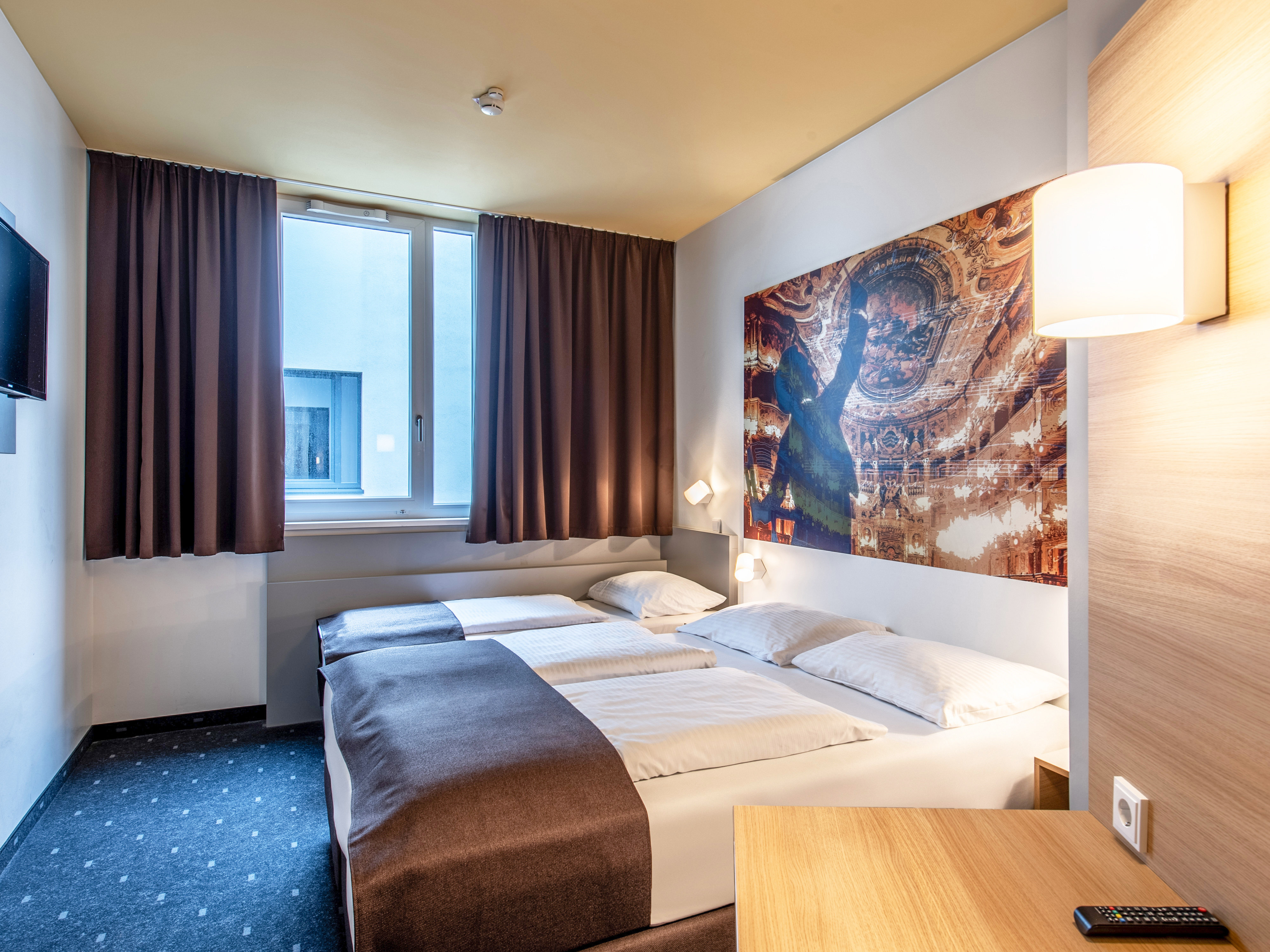 B&B HOTEL BAYREUTH-guestroom-Hotel Bayreuth Bed Room.jpg