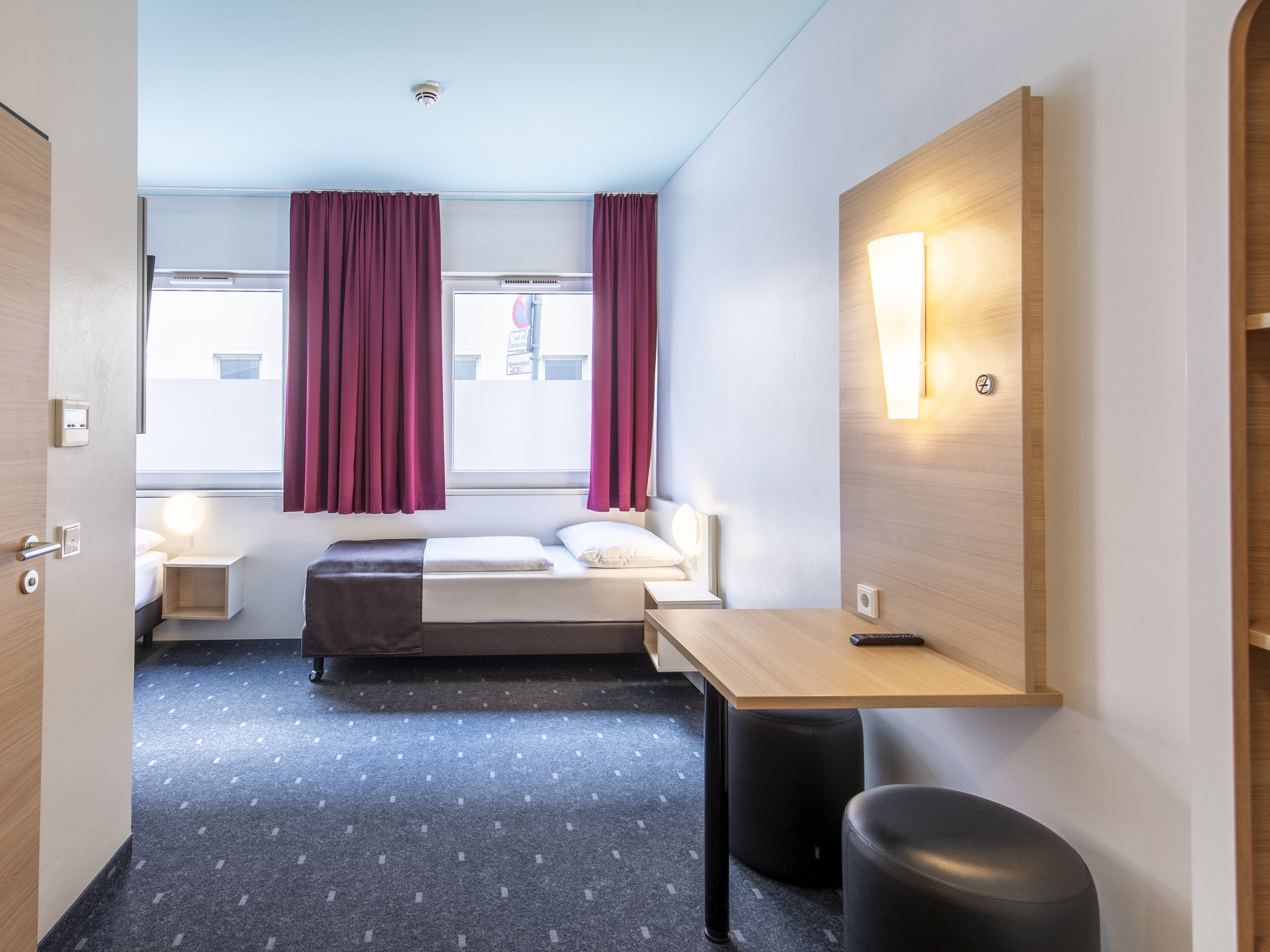 B&B HOTEL NURNBERG-CITY-guestroom-Hotel Nuernberg City Disabled Room.jpg