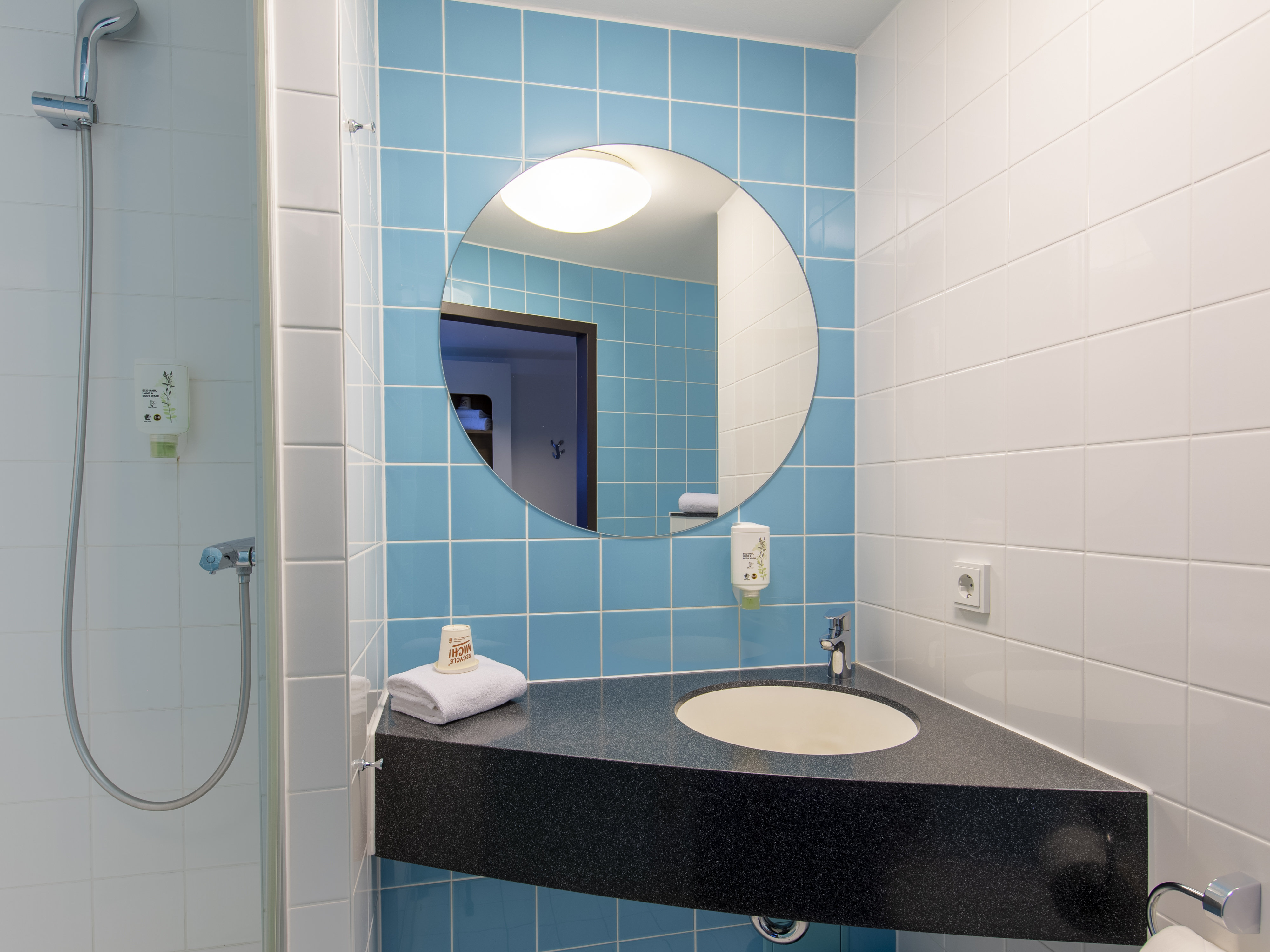B&B HOTEL NURNBERG-CITY-guestroom-Hotel Nuernberg City Bathroom.jpg