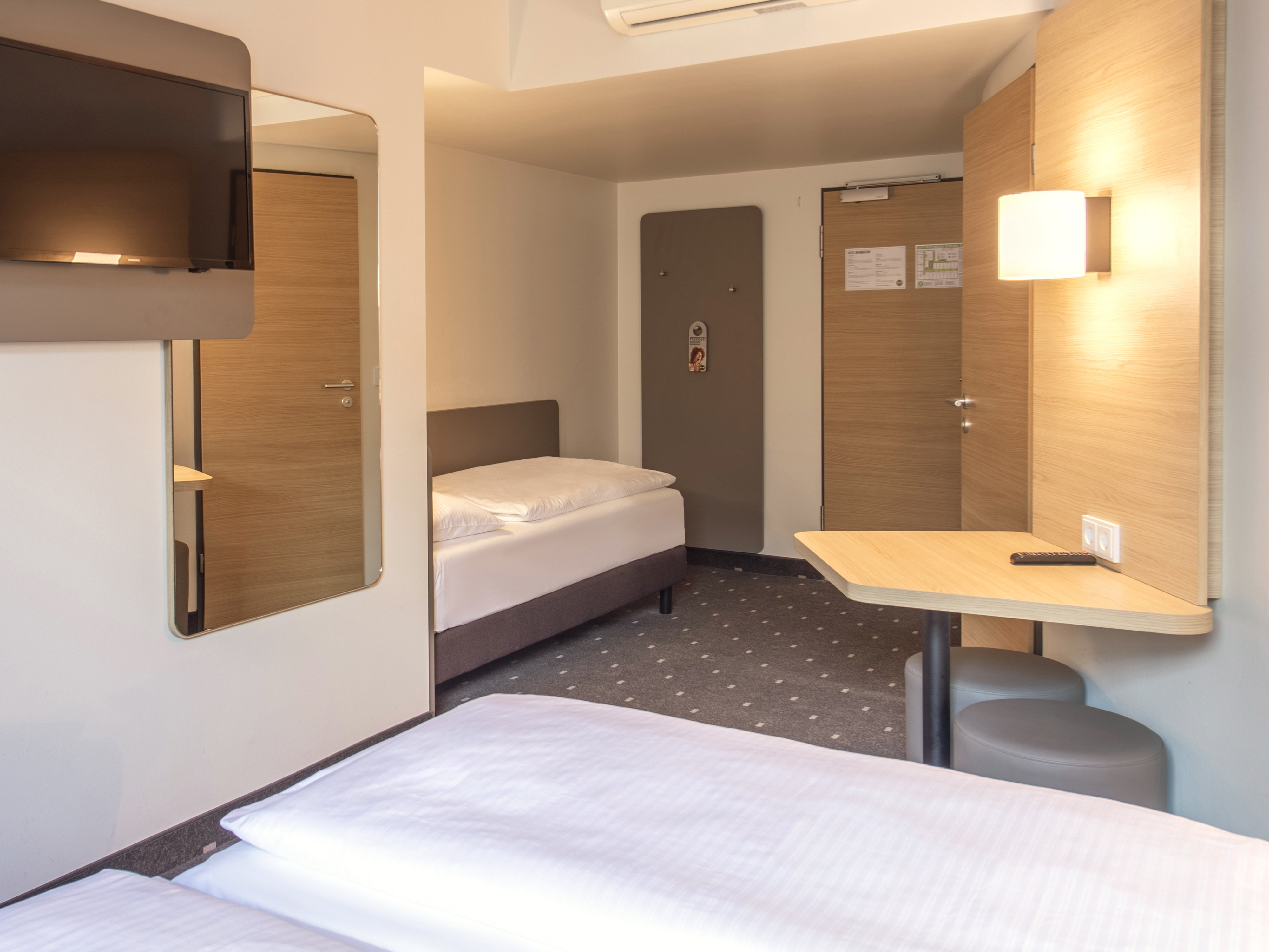 B&B HOTEL NURNBERG-HBF-guestroom-Hotel Nuernberg Hbf Bed Room.jpg