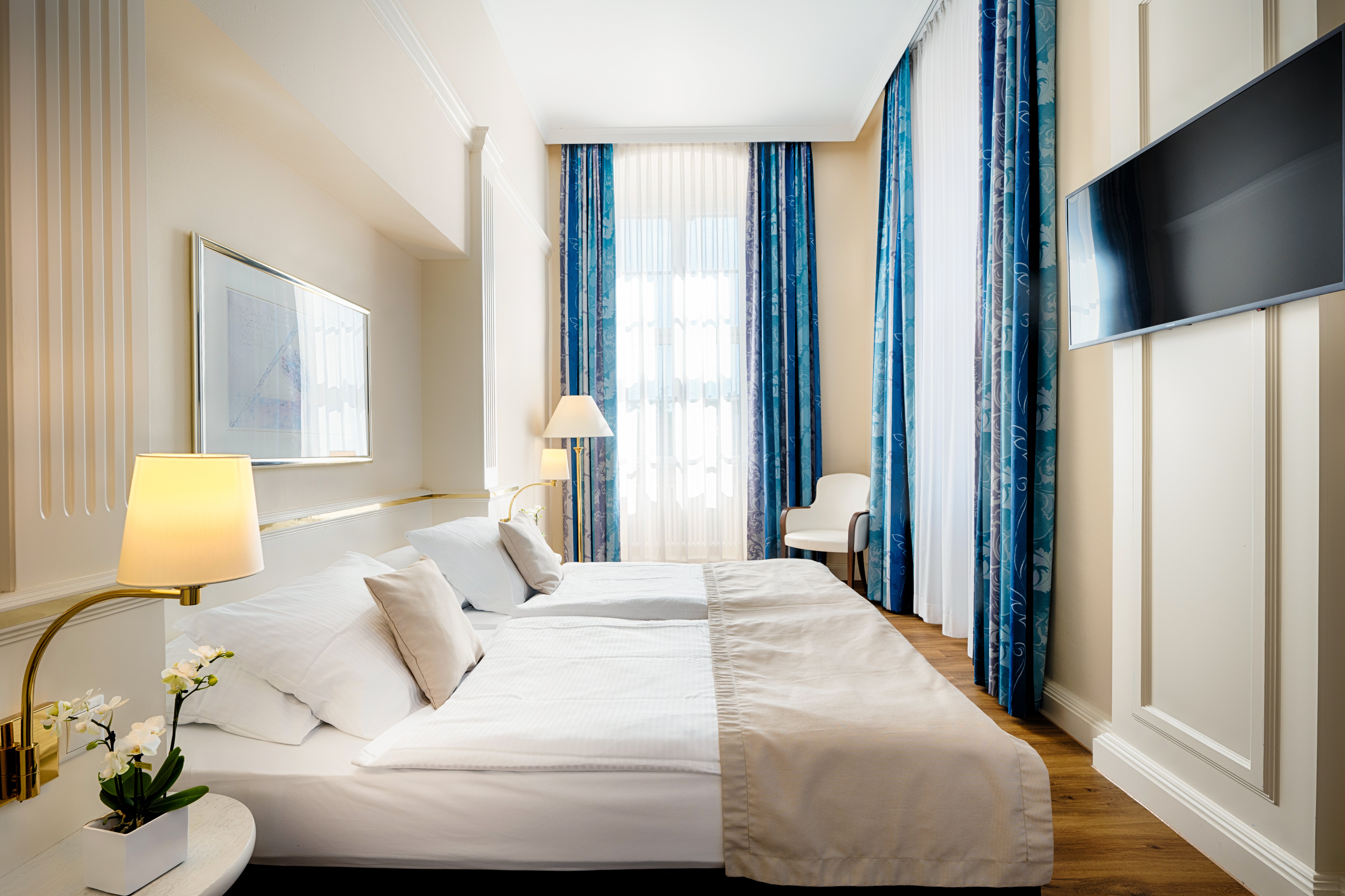 WELCOME HOTEL RESIDENZSCHLOSS-guestroom-Welcome Hotel Residenzschloss Bamberg Suite.jpg