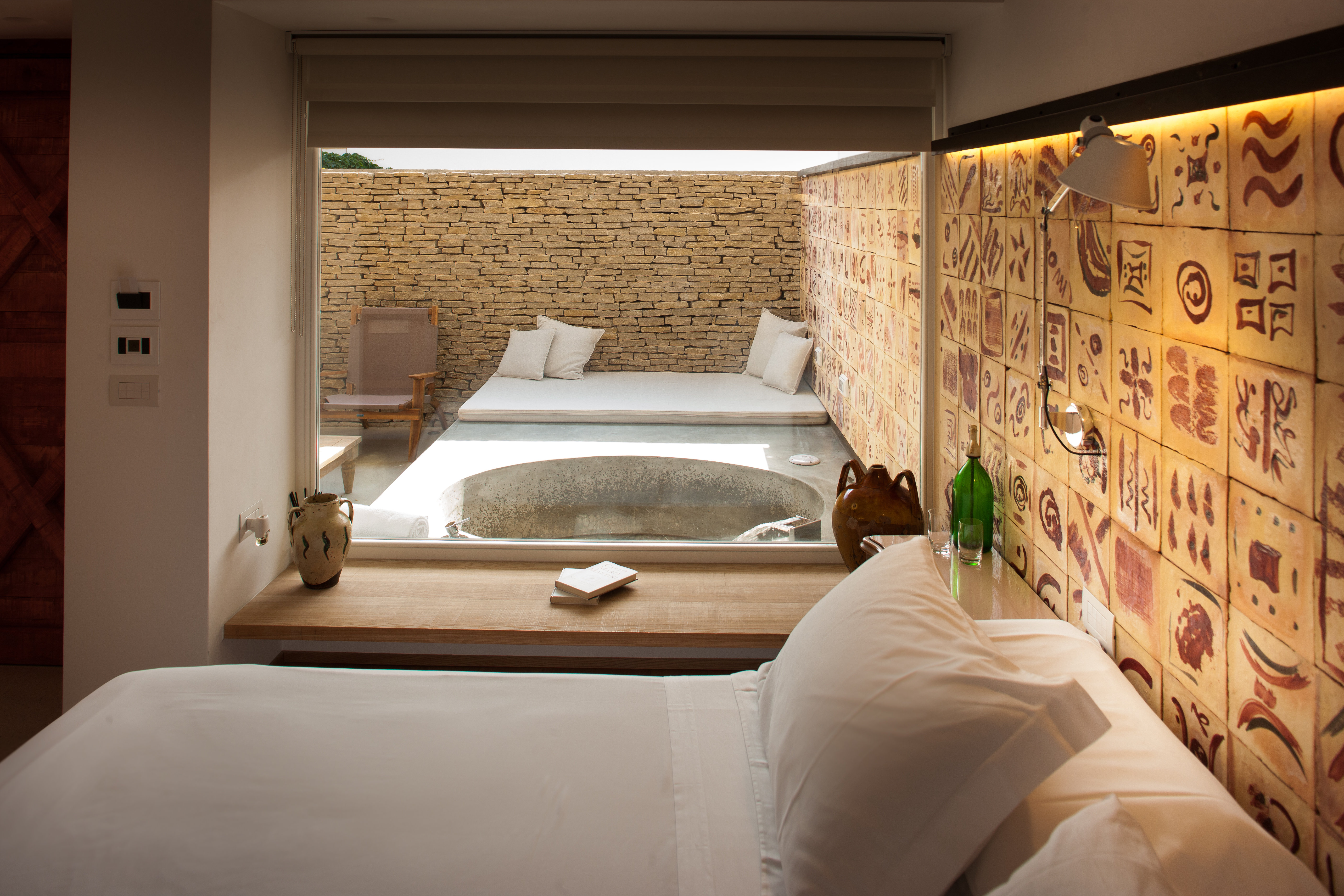 PRAIA ART RESORT-guestroom-Deluxe.jpg