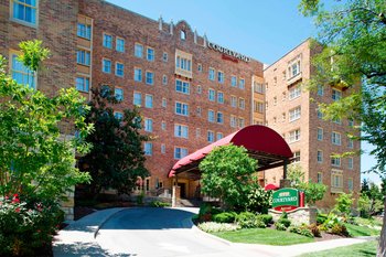 Courtyard by Marriott Kansas City Country Club Plaza