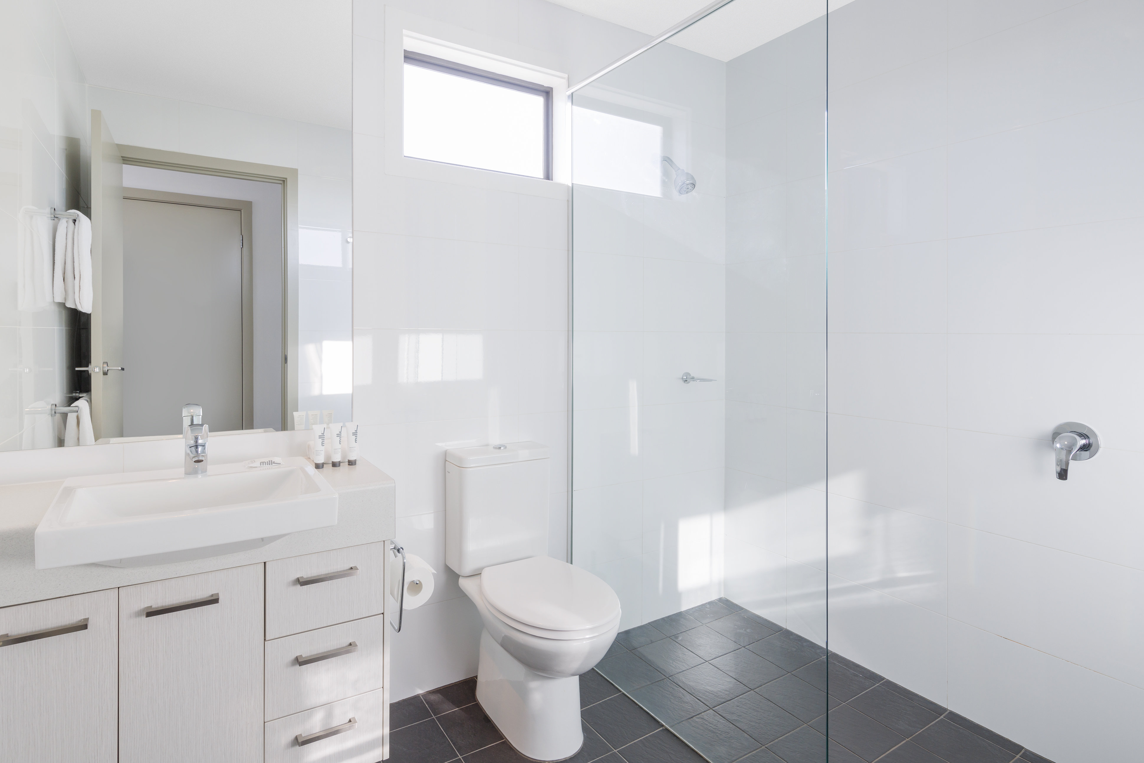 QUEST WERRIBEE-guestroom-Bathroom.jpg