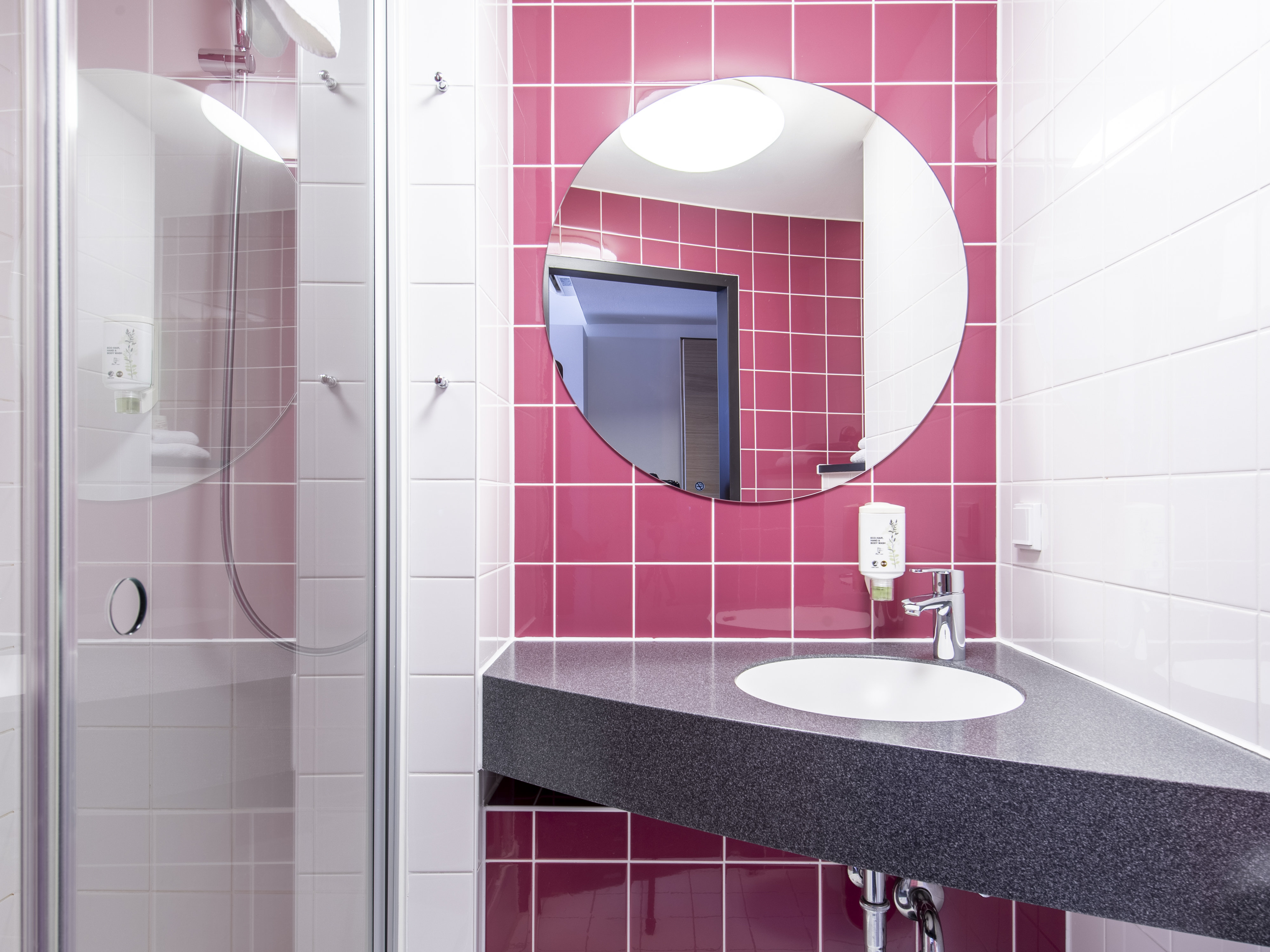 B&B HOTEL MUNCHEN CITY-NORD-guestroom-Hotel Muenchen City Nord Bathroom.jpg