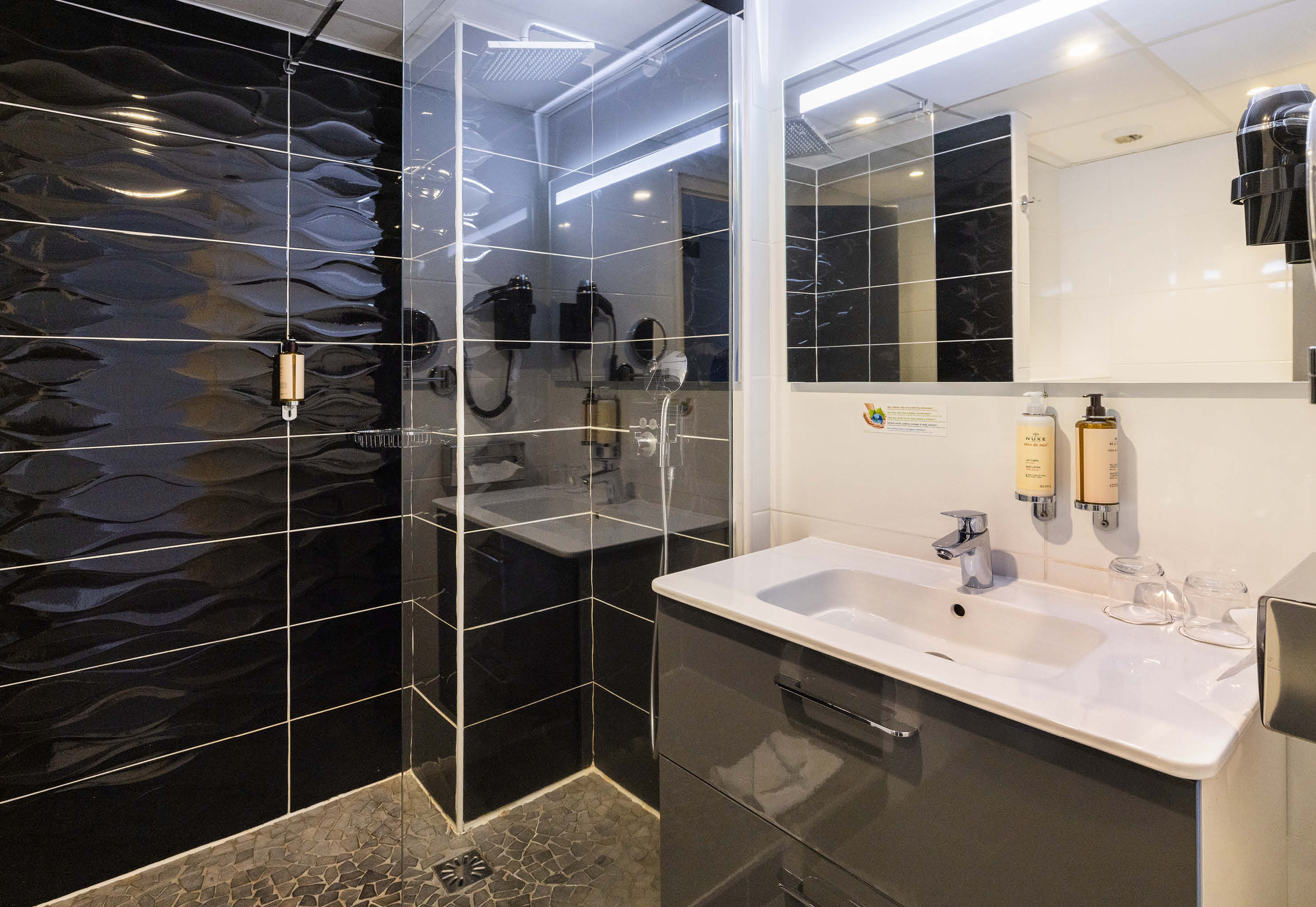 B&B HOTEL PERPIGNAN CENTRE-guestroom-BATHROOM.jpg