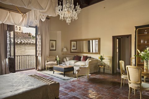 GRAND DELUXE SUITE