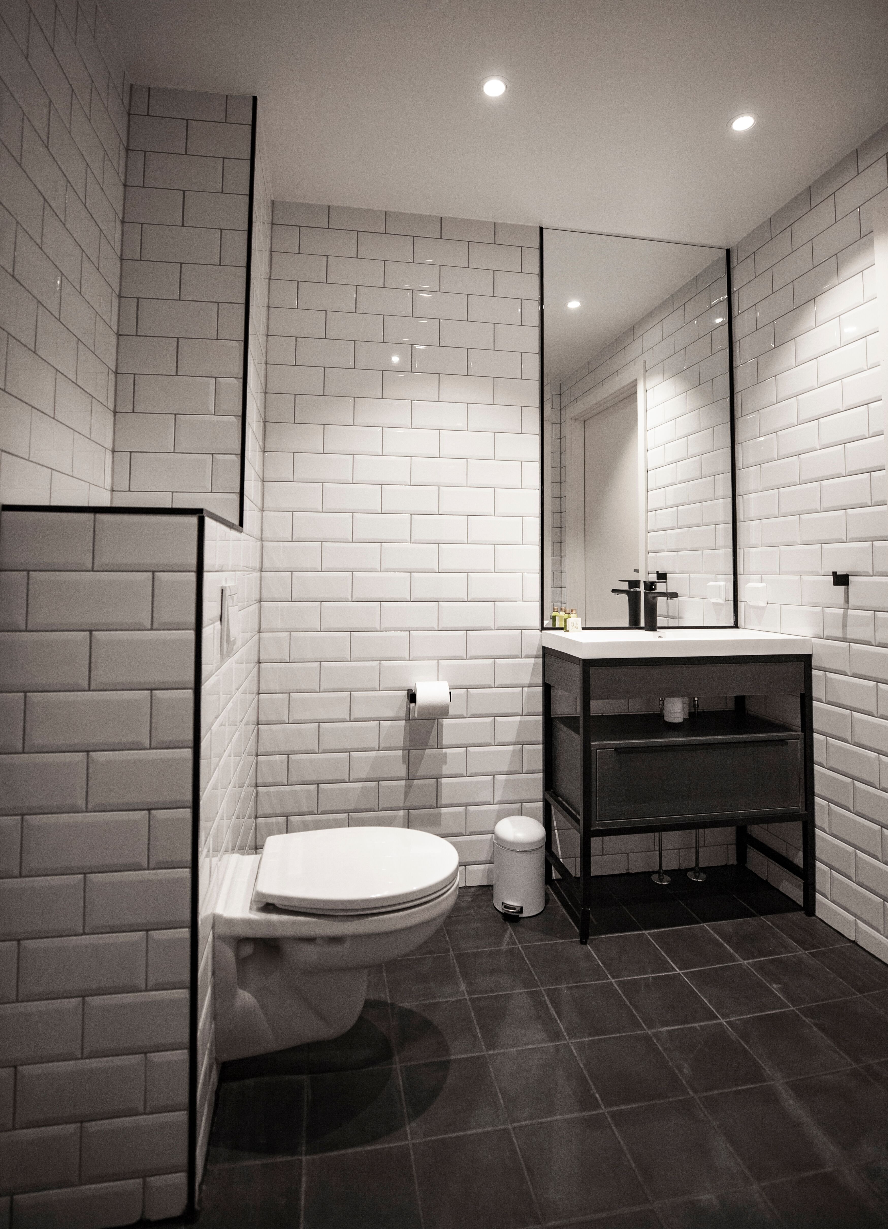 FROGNER HOUSE - NATIONALTHEATR-guestroom-Bathroom.jpg