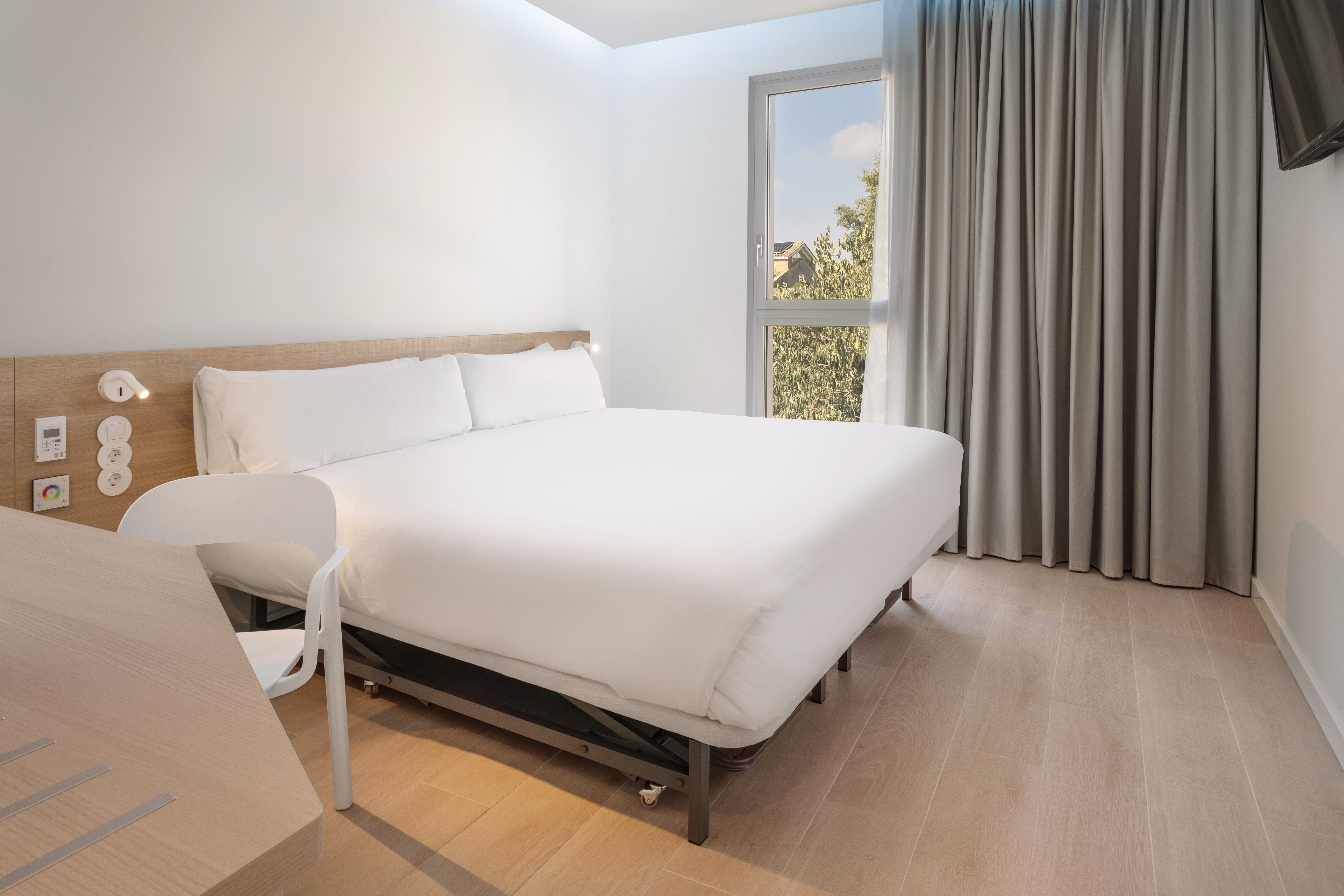 B&B HOTEL LLEIDA-guestroom-Double Room.jpg