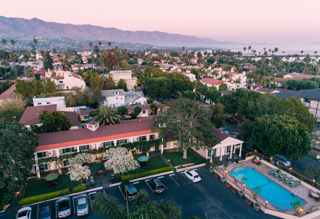 Rsz Lavender Inn Pool Aerial