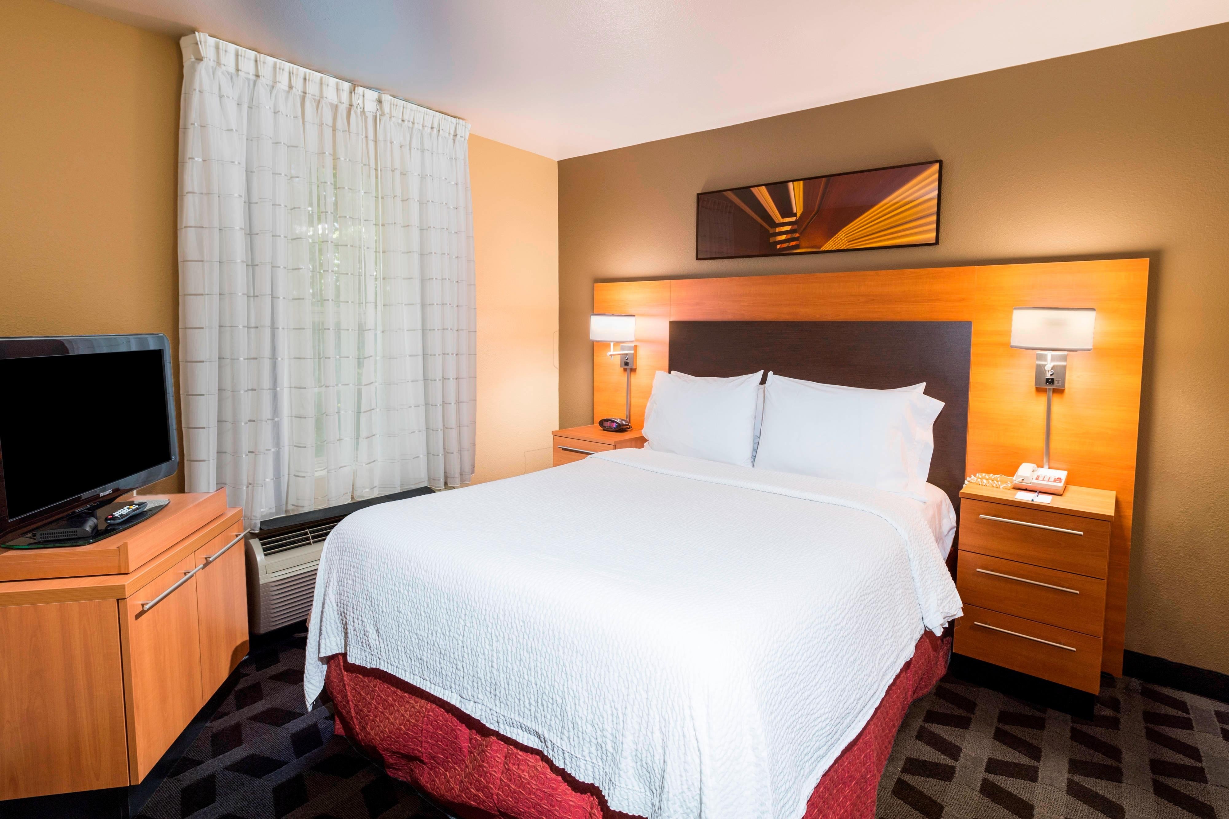 TownePlace Suites by Marriott Atlanta Kennesaw-guestroom-One Bedroom Suite.jpg
