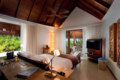 Halaveli Maldives Family Villa Bedroom HD