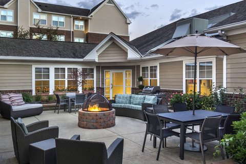 Outdoor Patio & Fire Pit
