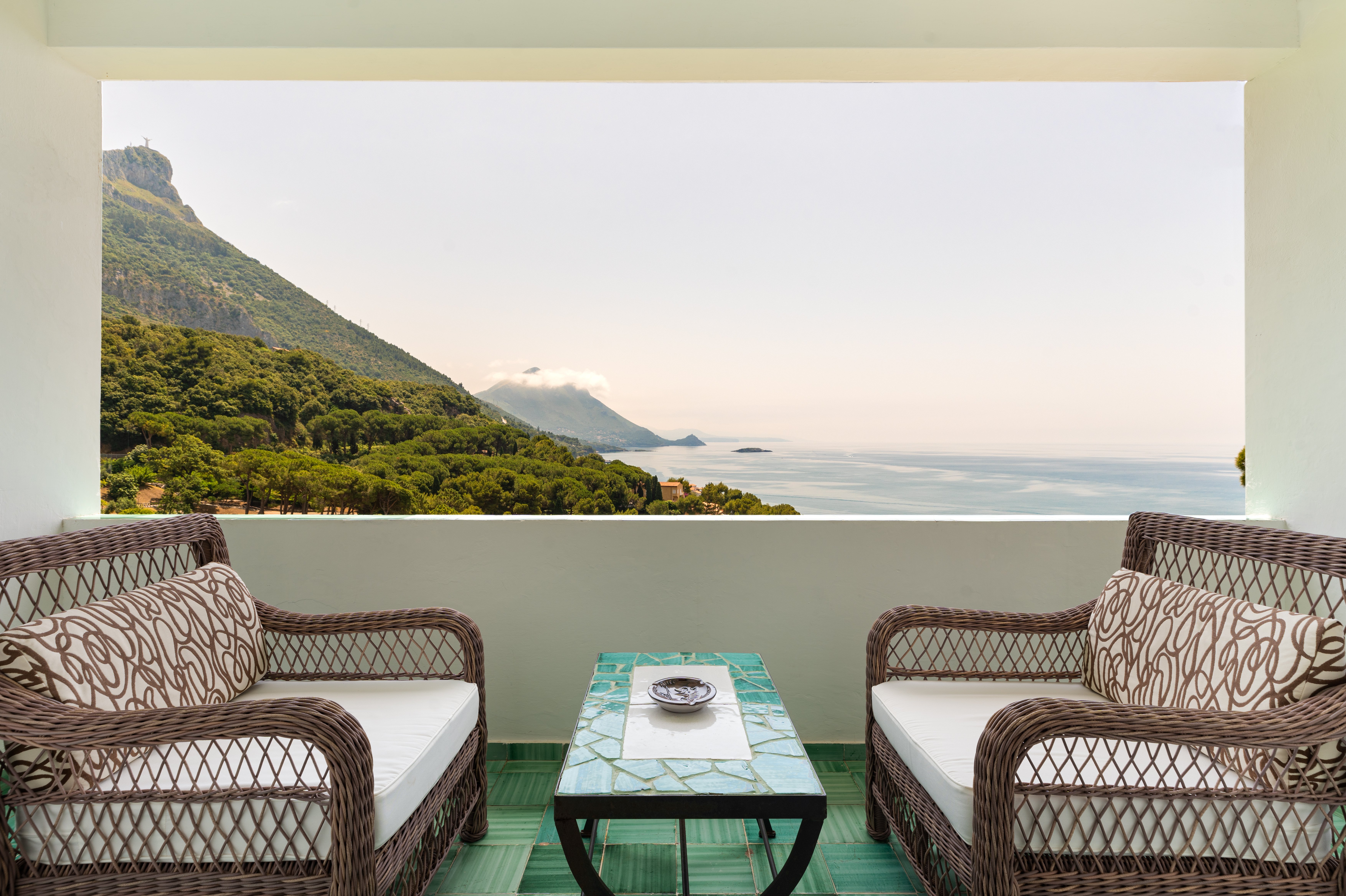SANTAVENERE-guestroom-Deluxe Suite Sea View.jpg