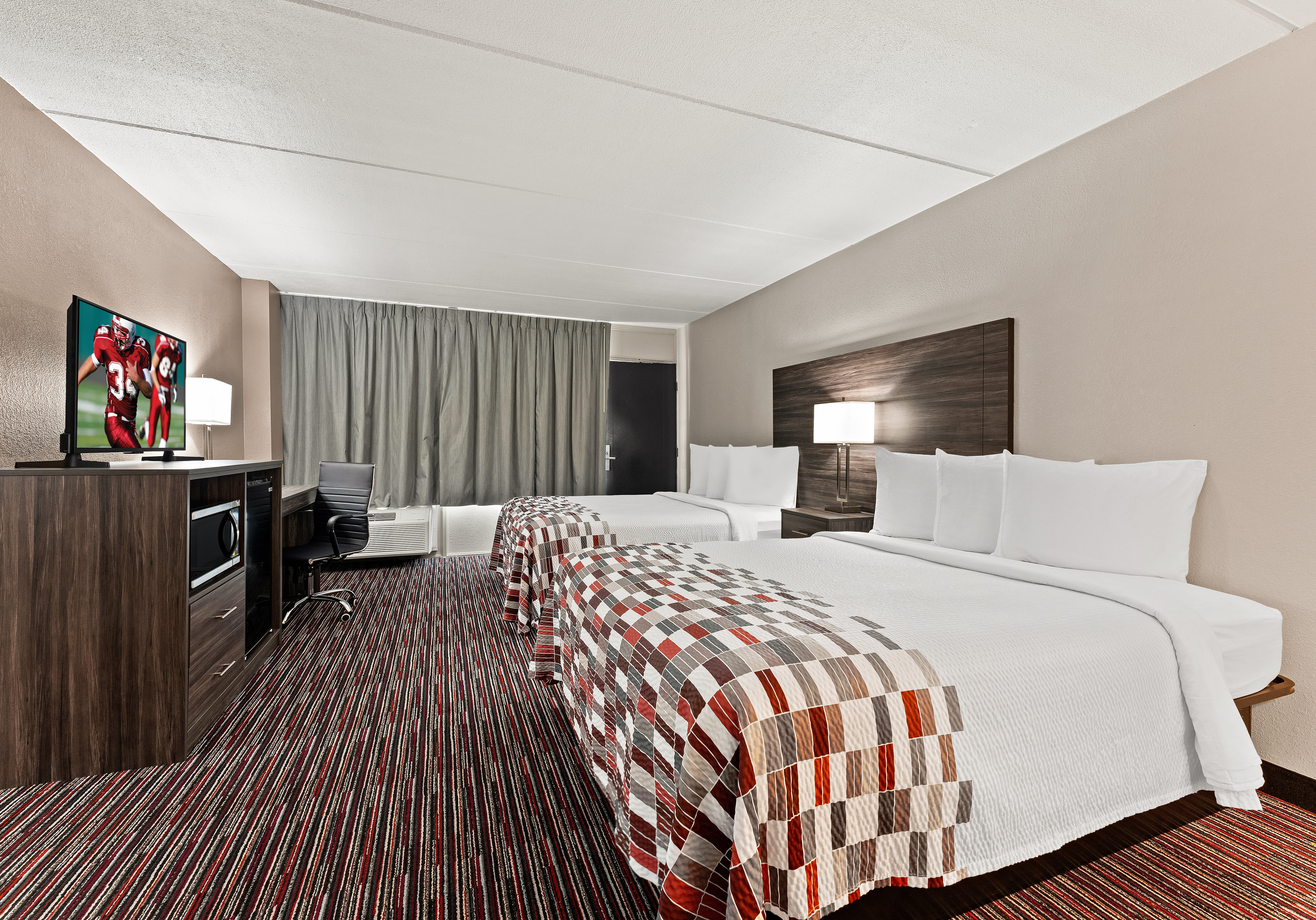 RED ROOF READING-guestroom-Suite Queen.jpg