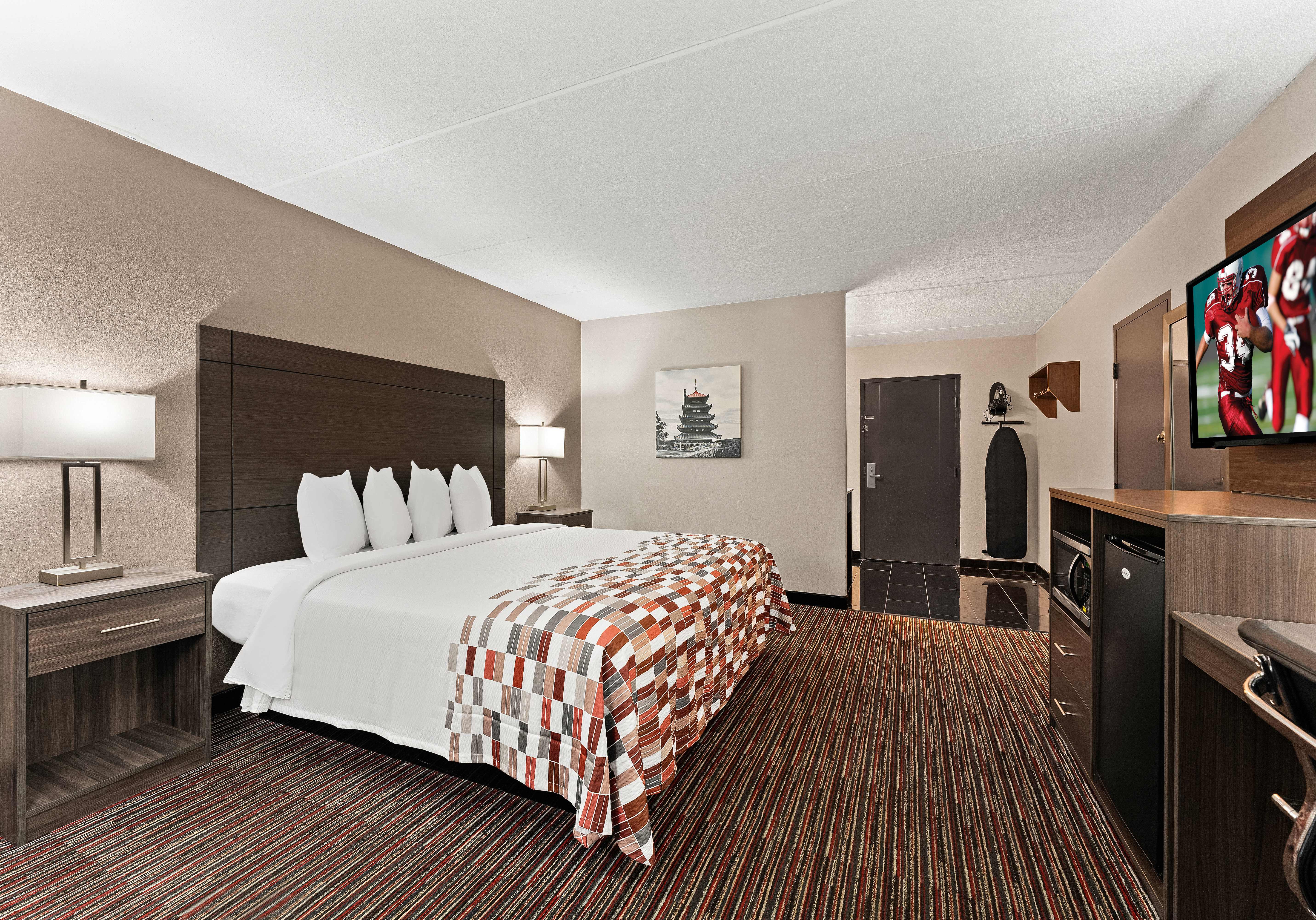 RED ROOF READING-guestroom-Superior King.jpg