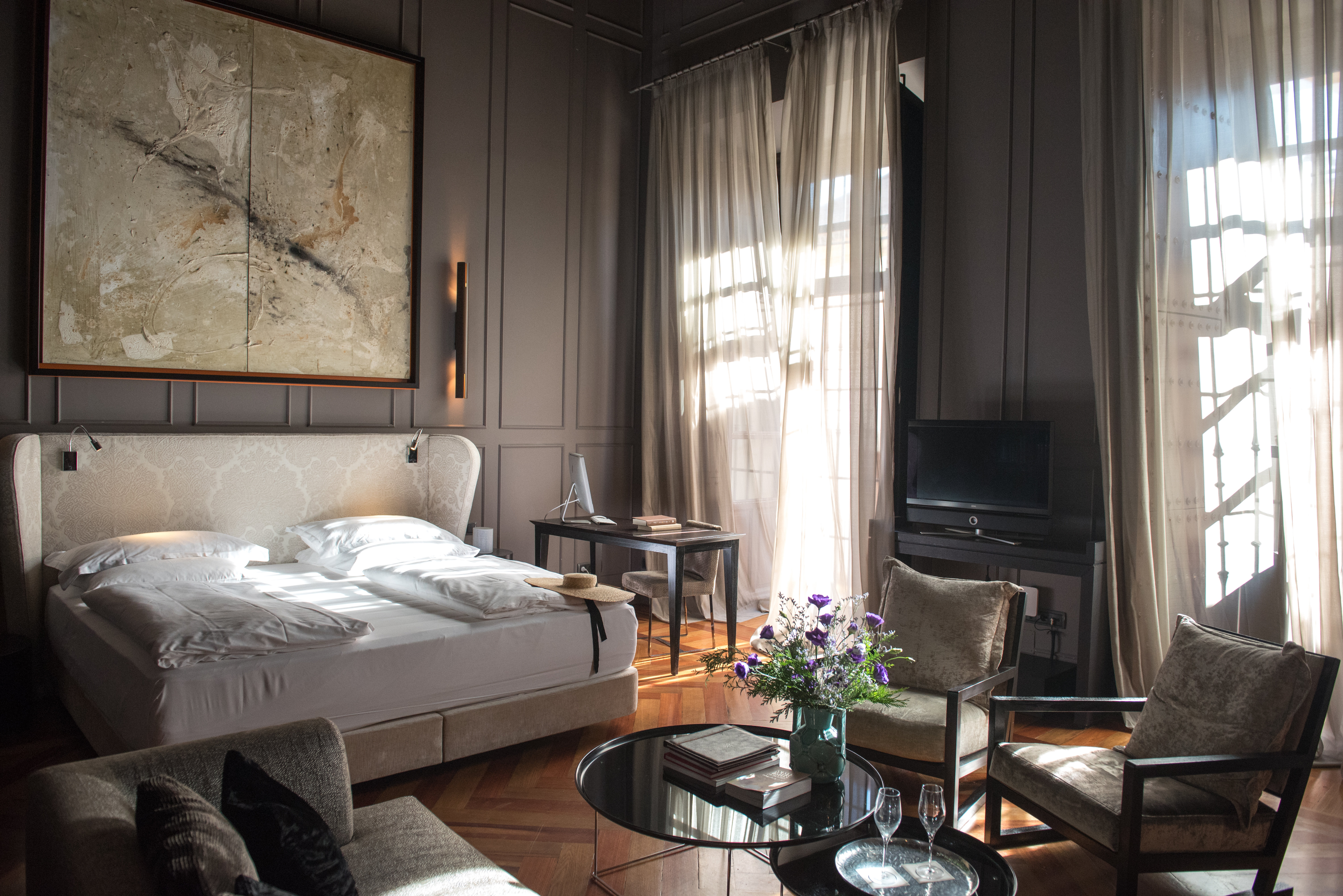 Palacio de Villapanes-guestroom-Palacio Suite.jpg