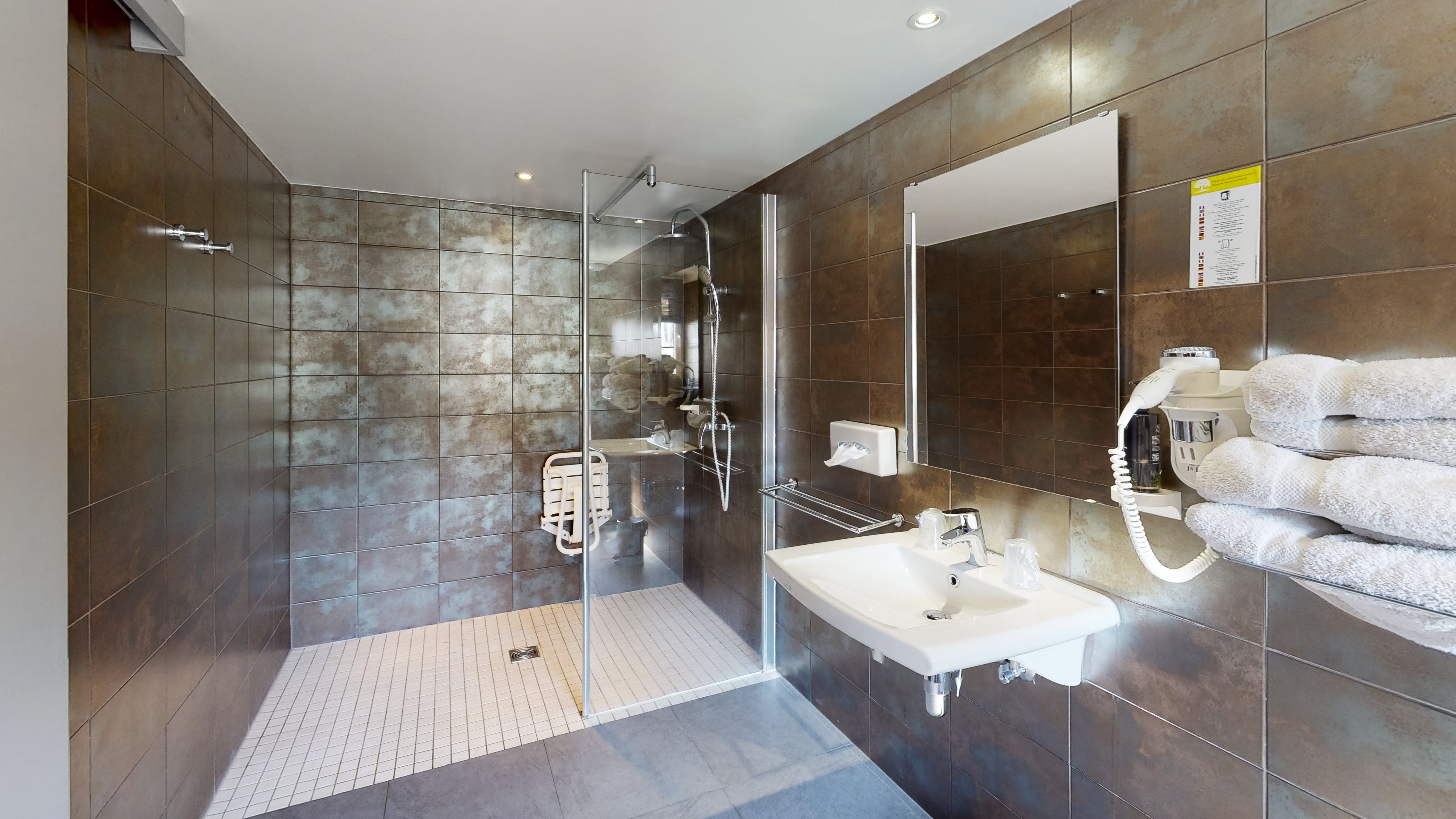 HOTEL COUR DU TONNELIER-guestroom-Bathroom.jpg