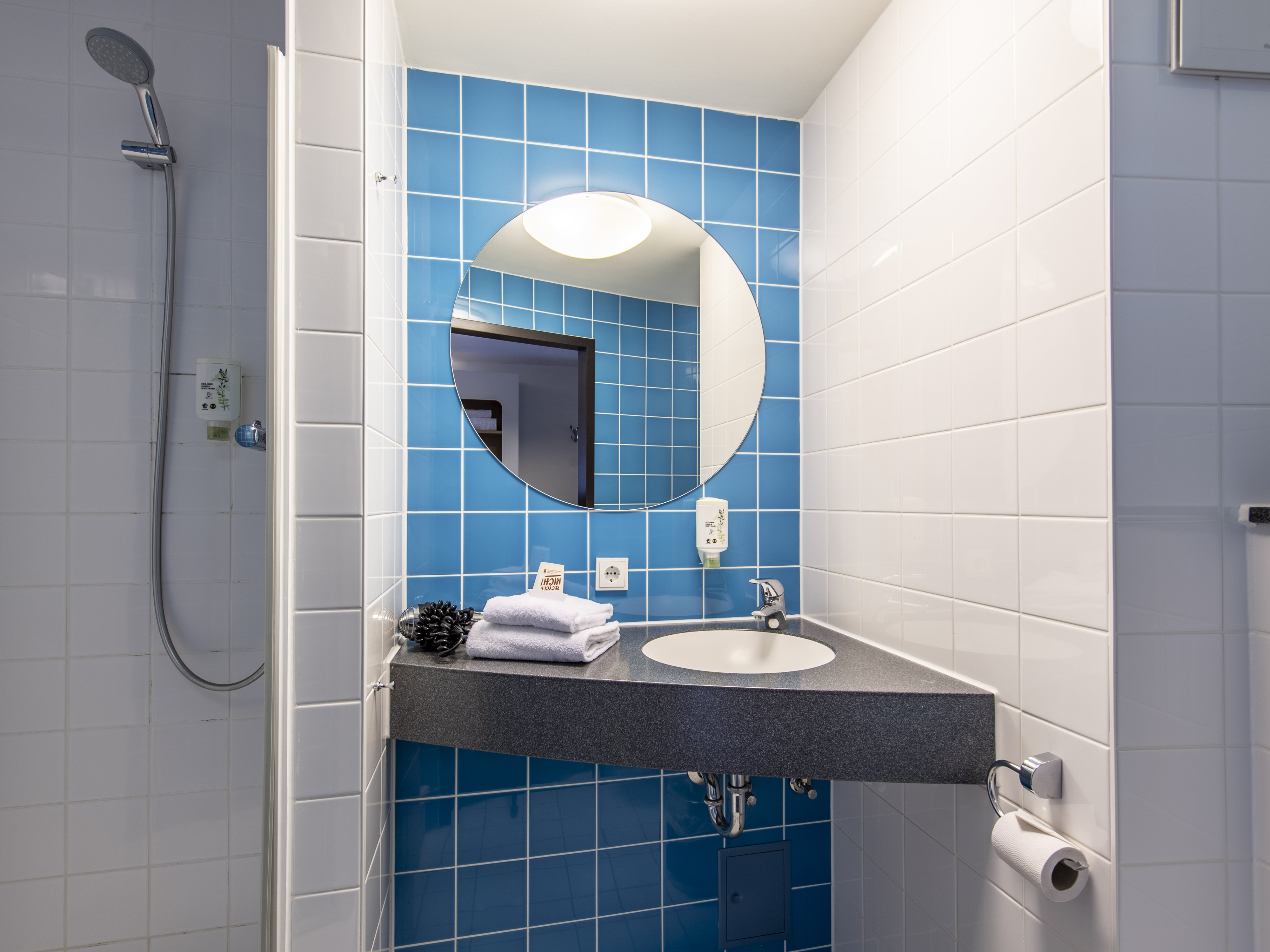 B&B HOTEL AUGSBURG SUD-guestroom-Hotel Augsburg Sued Bathroom.jpg