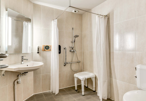 Hotel Montpellier Accessible Bathroom