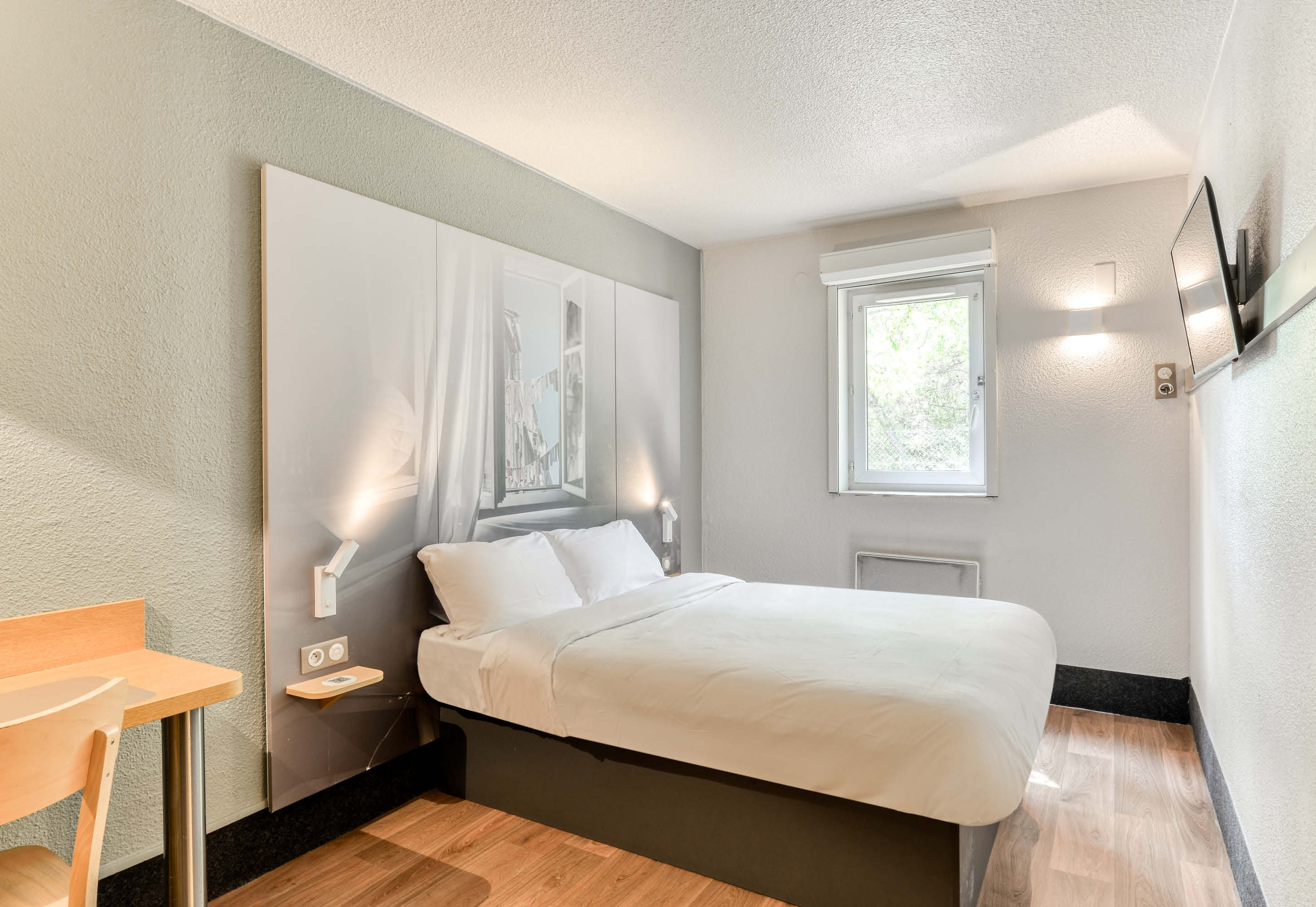 B&B HOTEL MONTPELLIER 1-guestroom-Hotel Montpellier Accessible Room.jpg