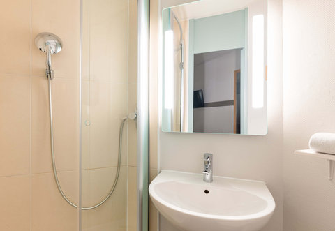 Hotel Lyon Saint Bonnet Bathroom