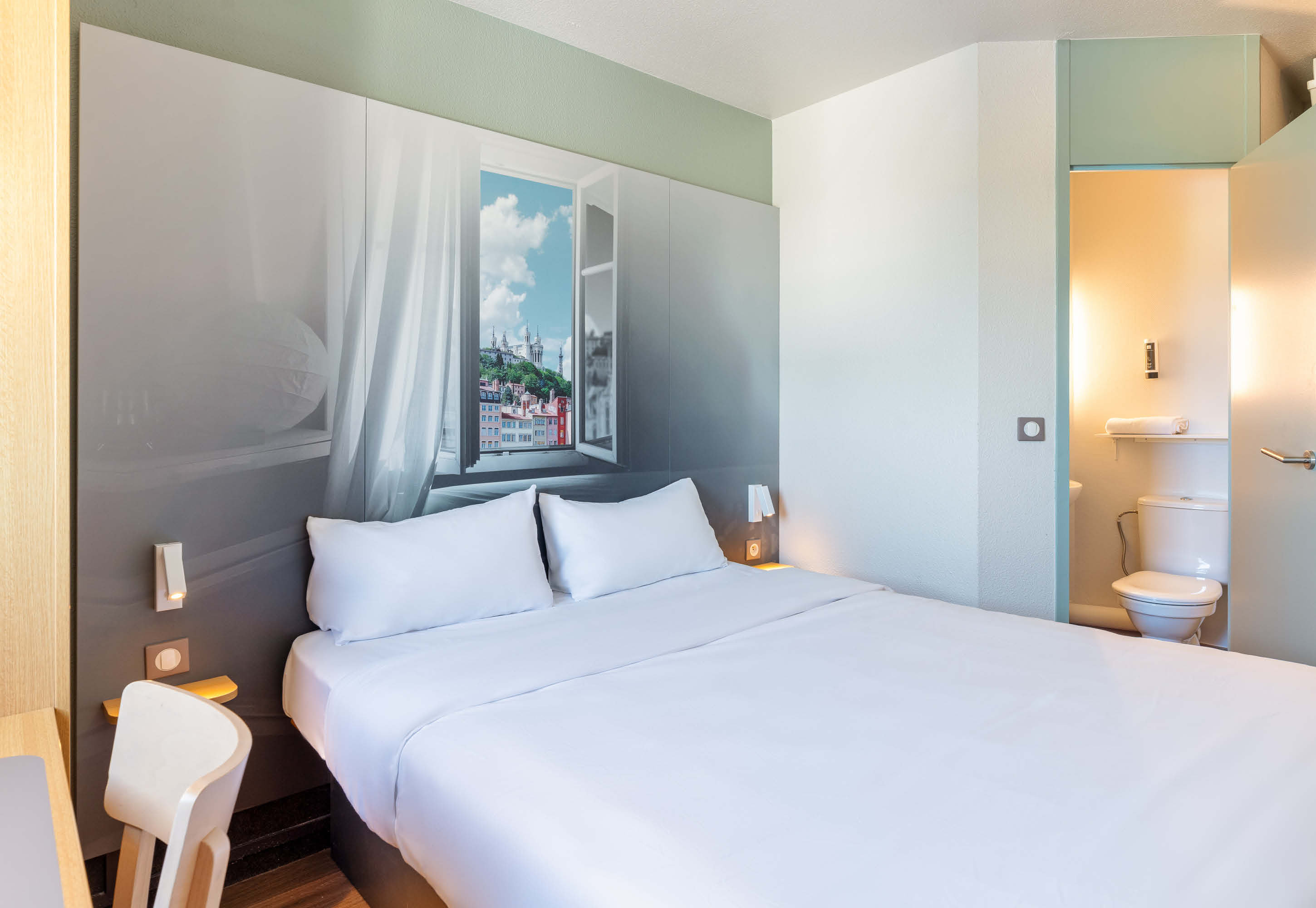 B&B HOTEL LYON SAINT BONNET MI-PLAI-guestroom-Hotel Lyon Saint Bonnet Double Room.jpg