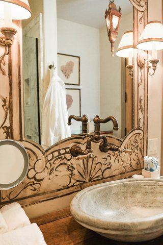 Suite - Vanity