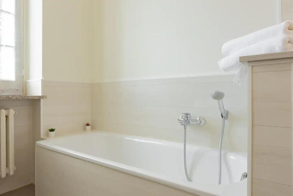 SAINT PAUL RELAIS****-guestroom-BATH.jpg