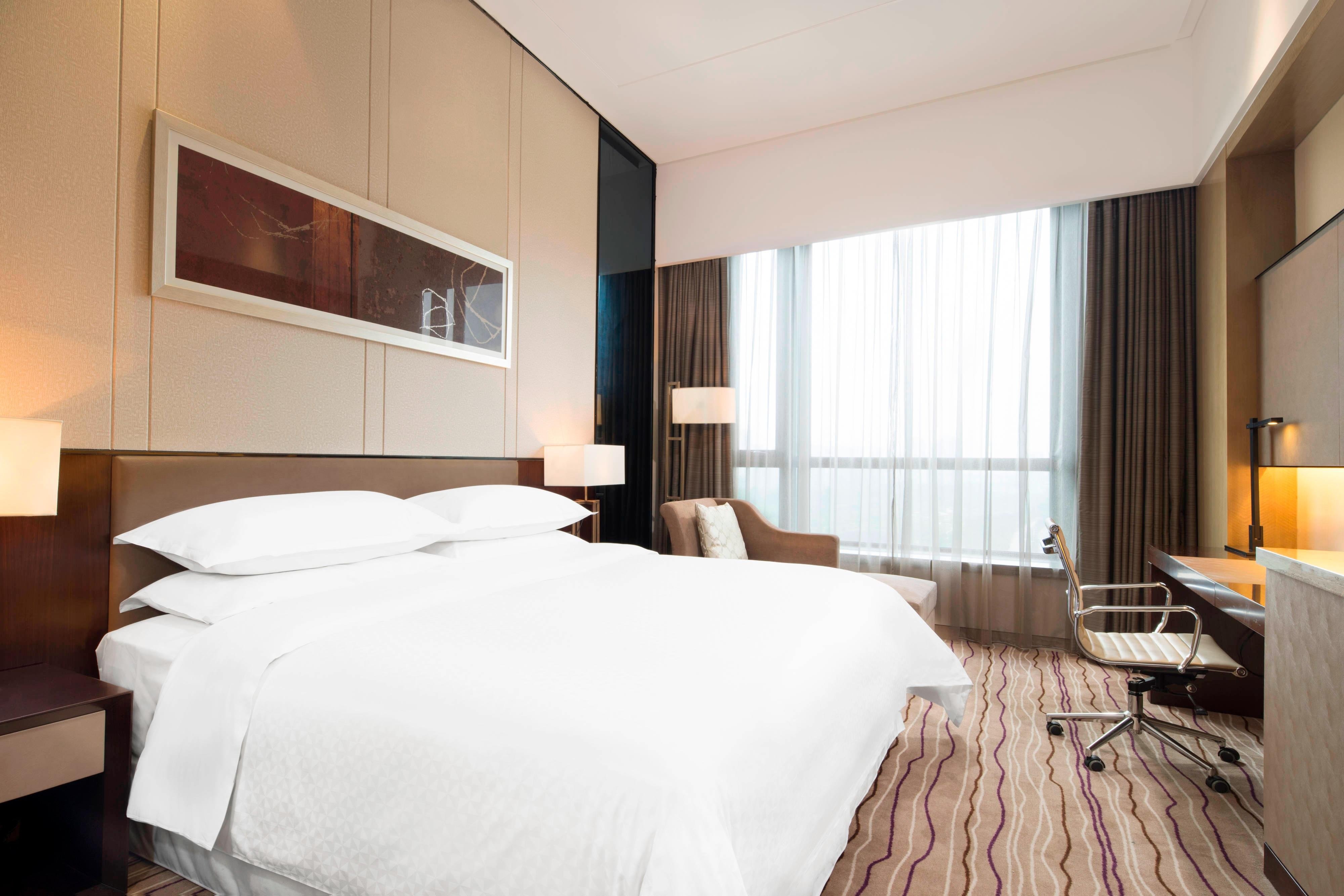 Four Points by Sheraton Hefei Shushan-guestroom-Comfort King Guest Room.jpg