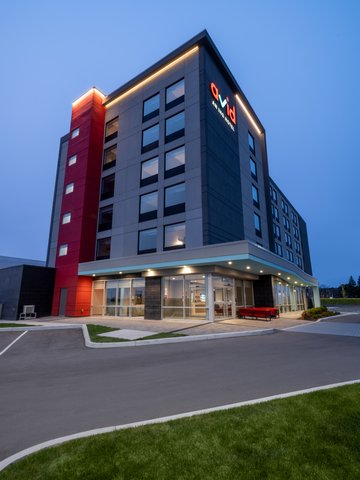 15 minutes from the Airport