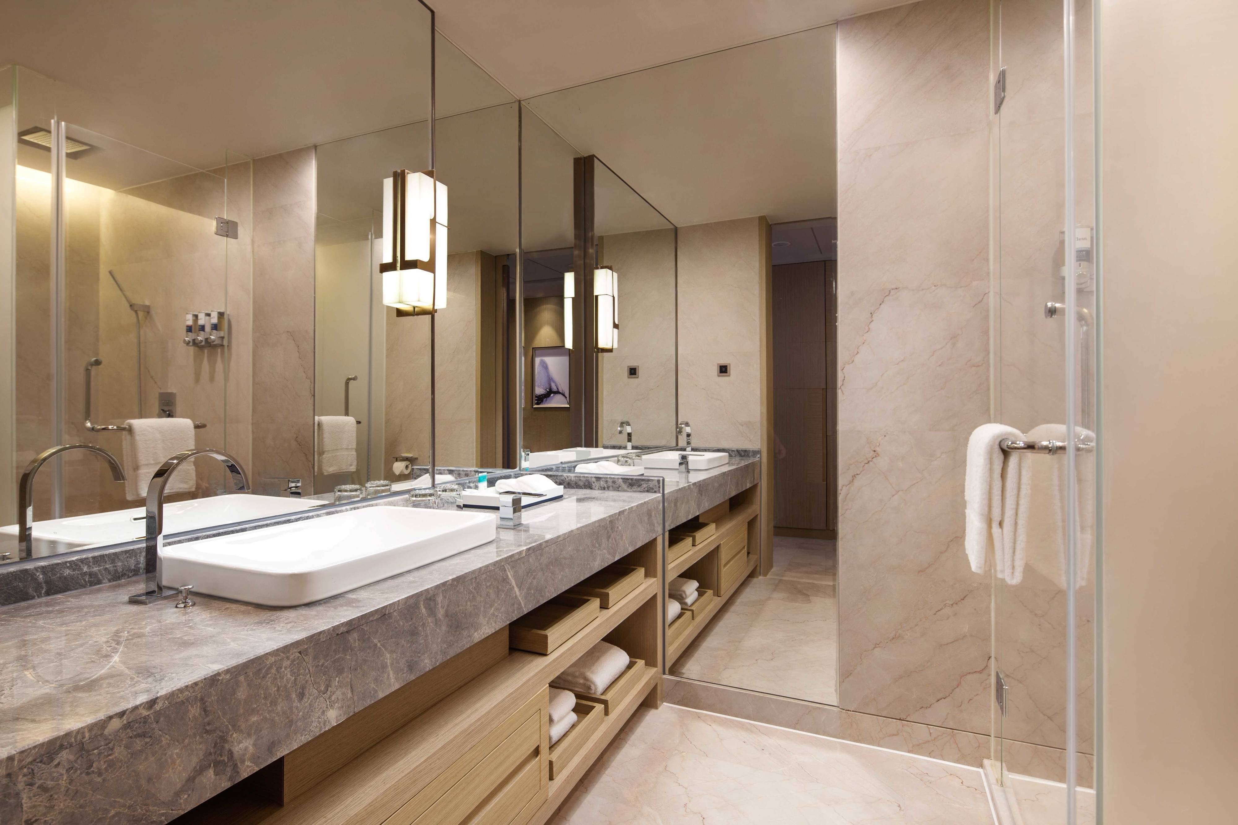 Four Points by Sheraton Hefei Baohe-guestroom-Guest Bathroom.jpg