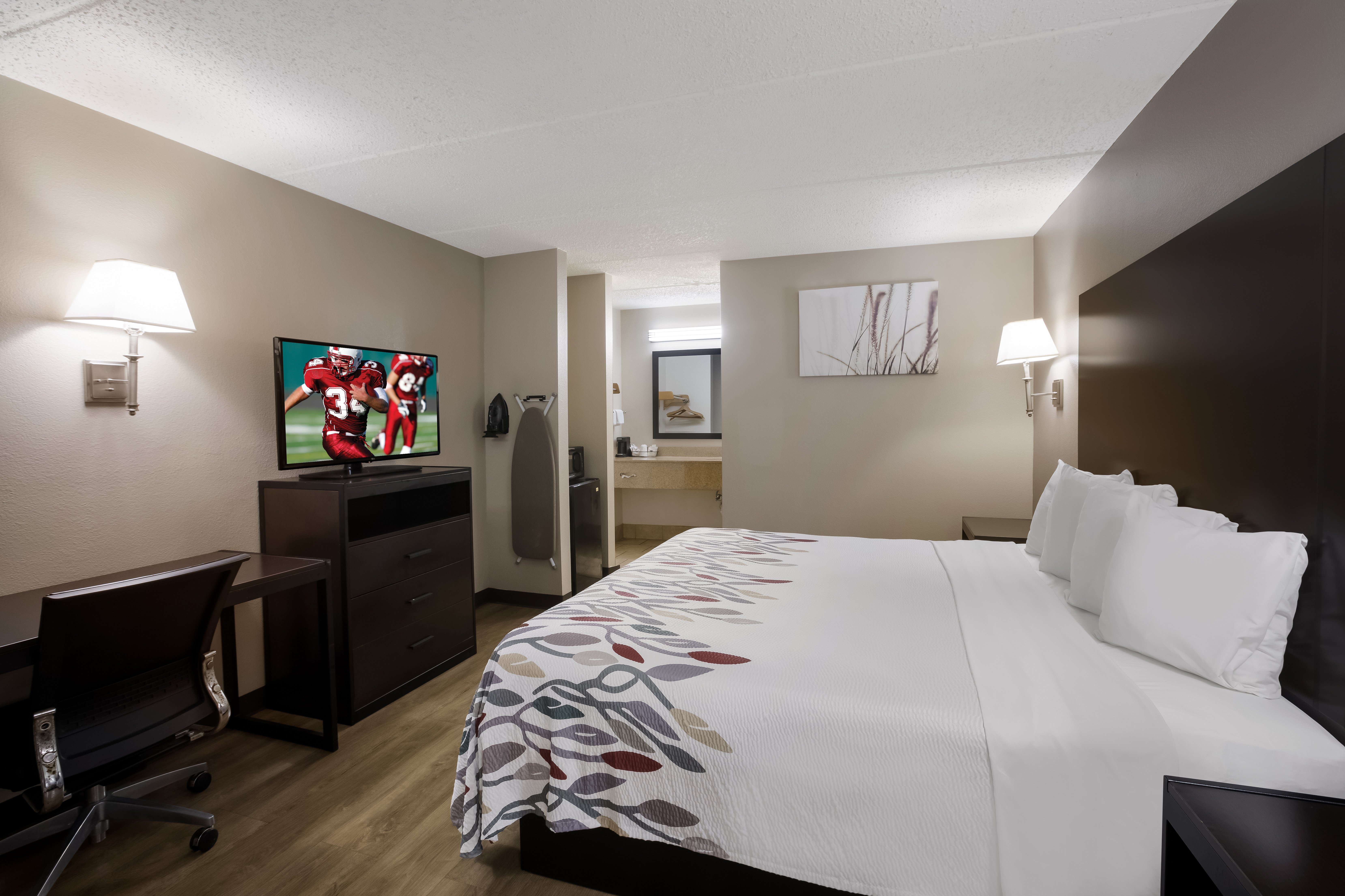 RED ROOF ATLANTA AIRPORT NE - C-guestroom-Superior King.jpg