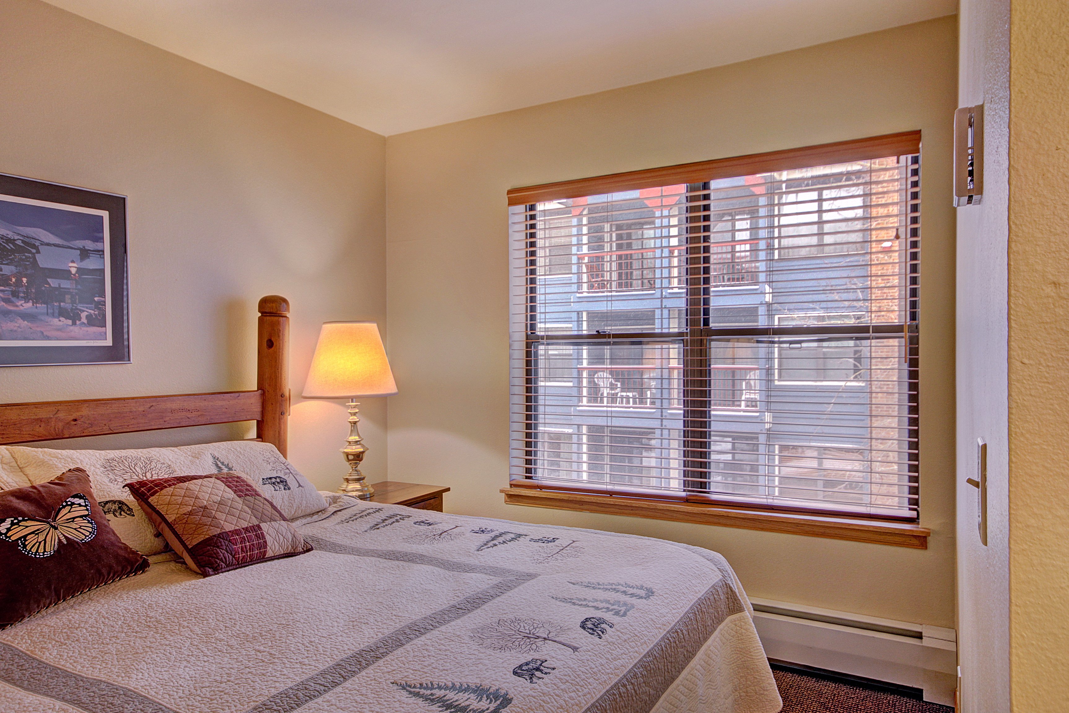 RIVER MOUNTAIN LODGE-guestroom-RML - Lodge King Hotel - 213.jpg