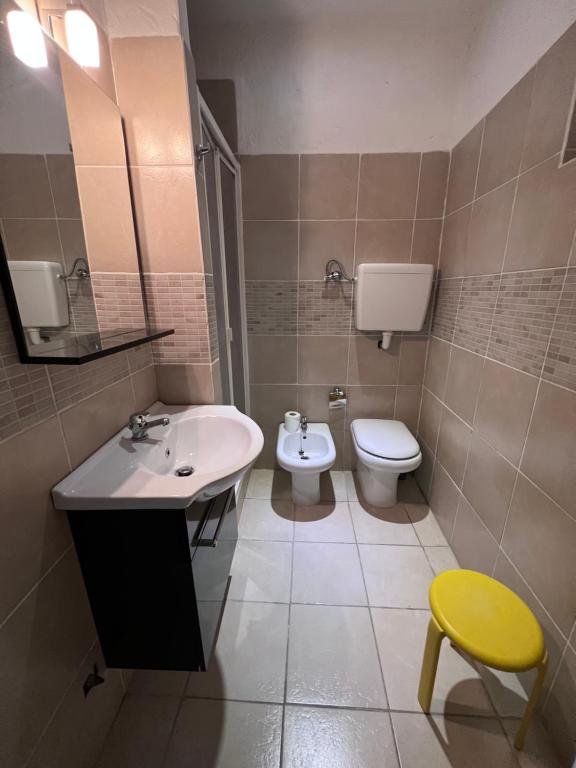HOTEL BRENTA - PARMA-guestroom-BATHROOM.jpg