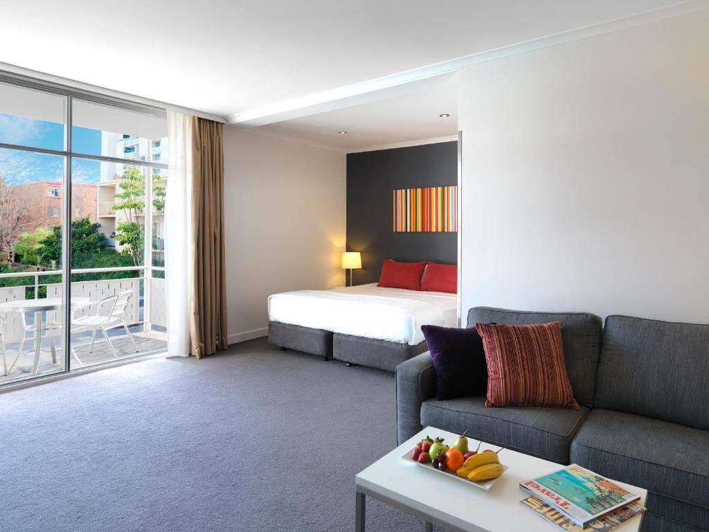 PARKMORE HOTEL-guestroom-Deluxe King.jpg
