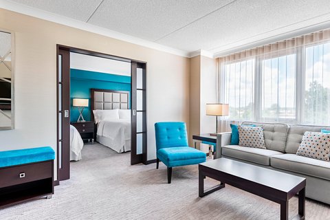 Double/Double Deluxe Tower Suite Living Room
