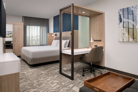 Suite- King, Work Space