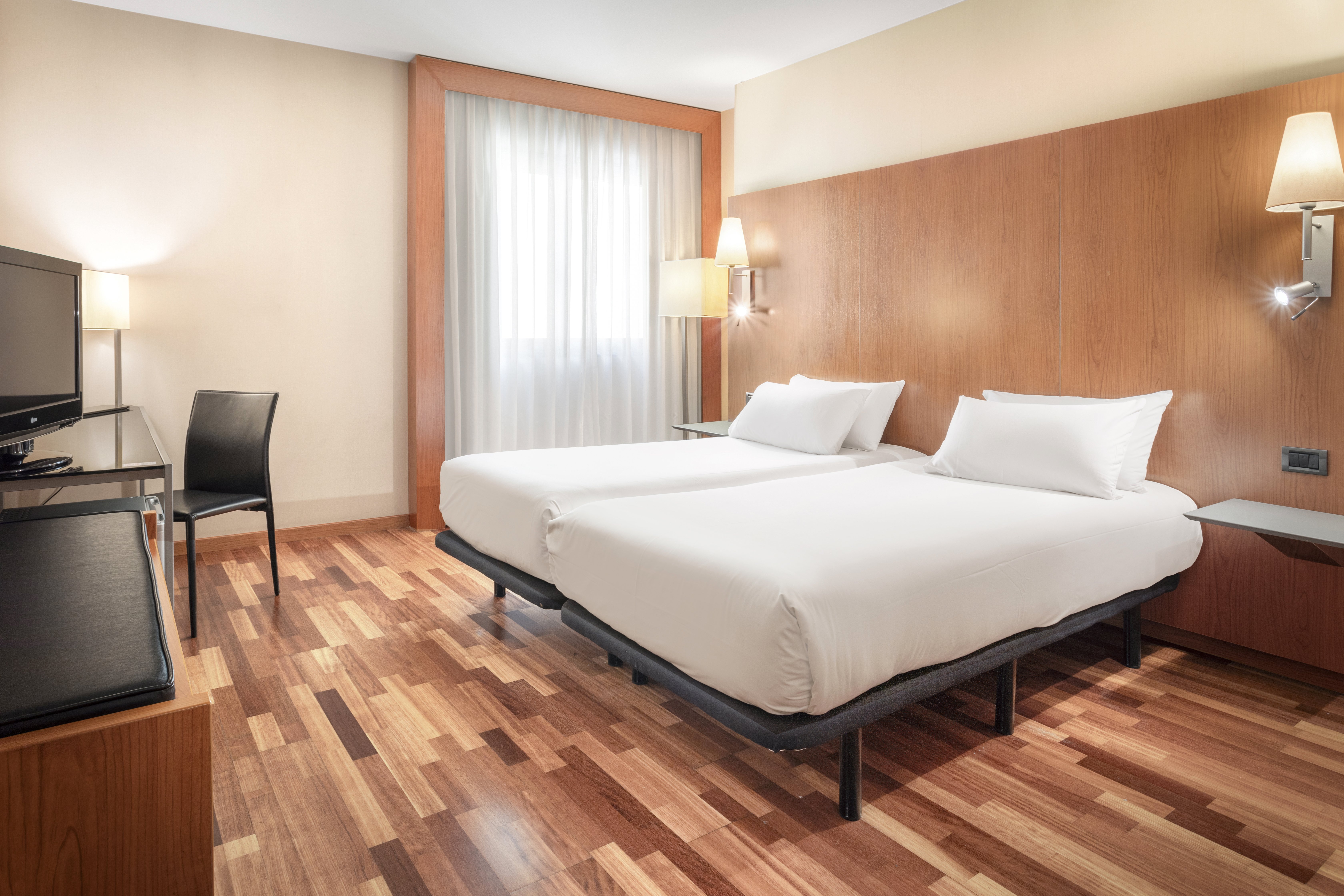 B&B HOTEL CIUDAD DE LLEIDA-guestroom-TWIN ROOM.jpg